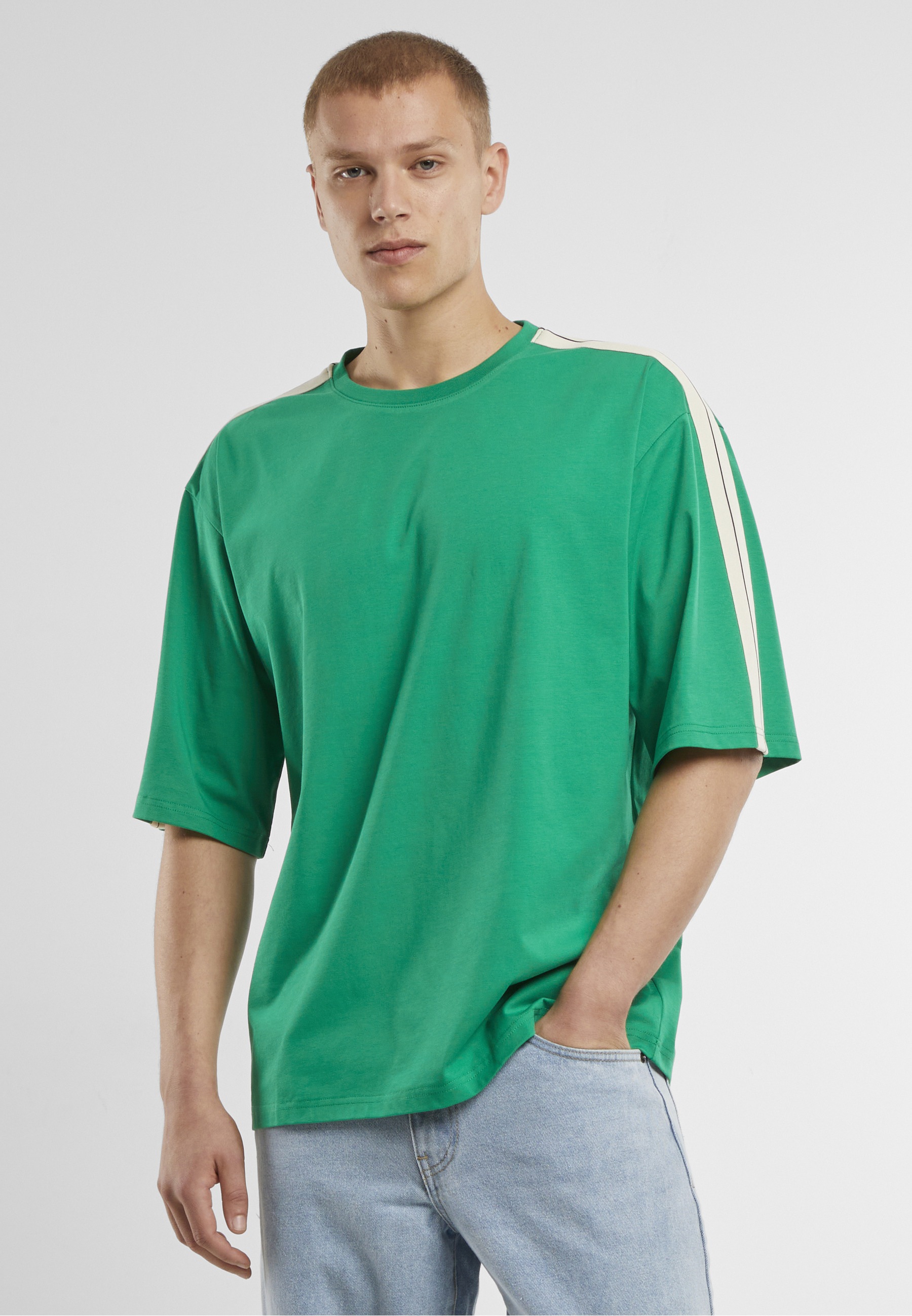 URBAN CLASSICS Sweatshorts »Urban Classics Tennis Core Tee«