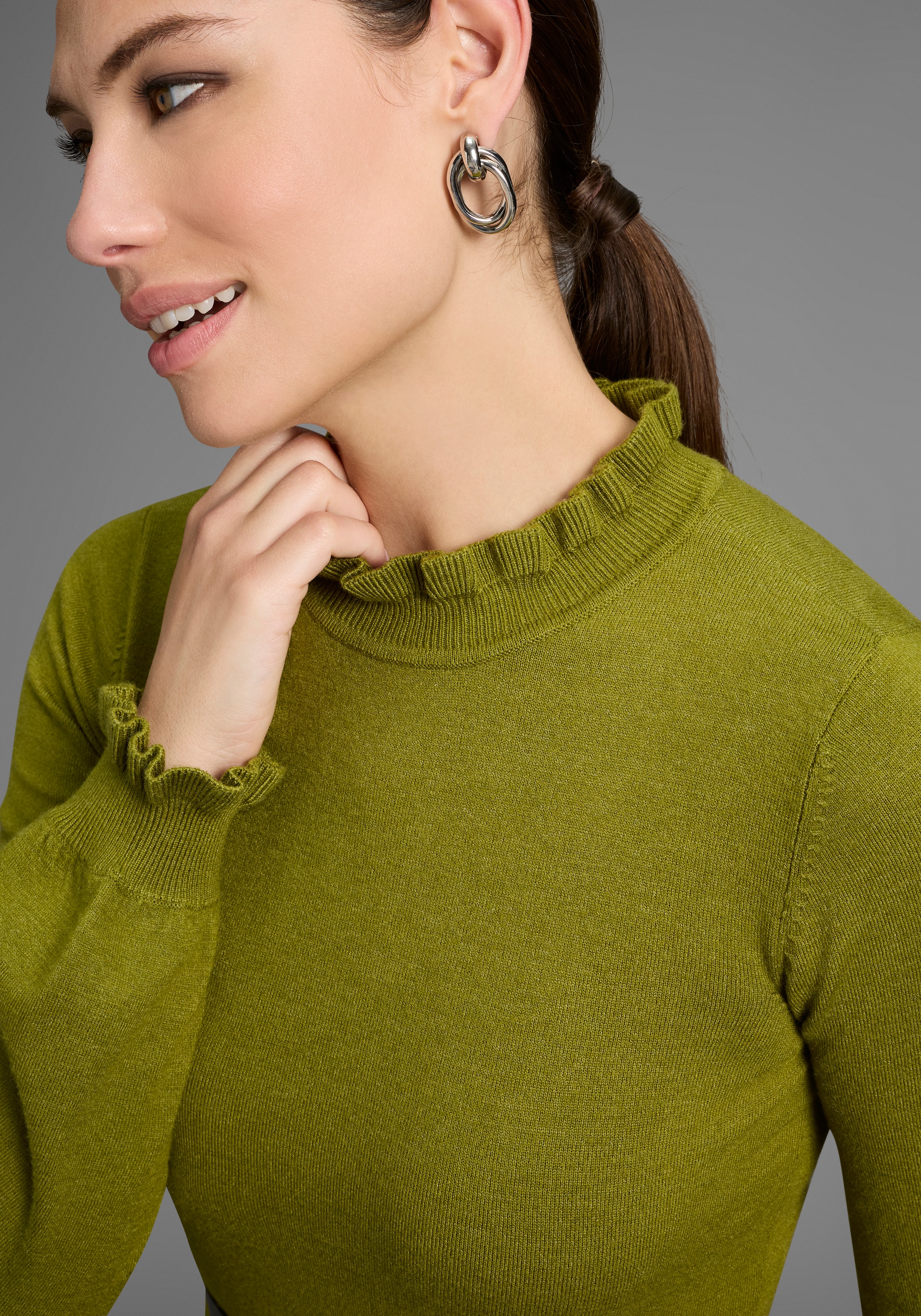 Laura Scott Strickkleid aus Viskosemischung mit femininem Rüschendetail