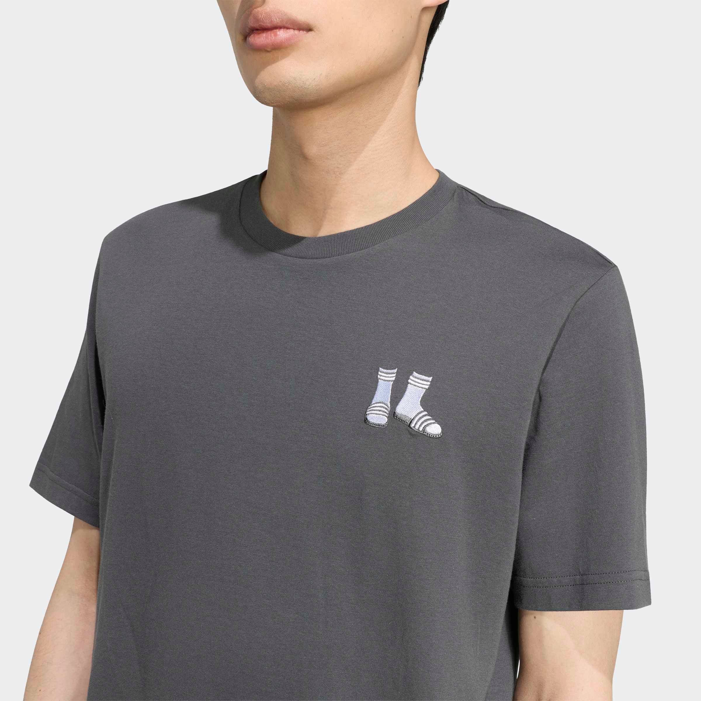 adidas Sportswear T-Shirt »M EMB SLIDES T« mit Rundhalsausschnitt, ohne Verschluss, sportlicher Stil