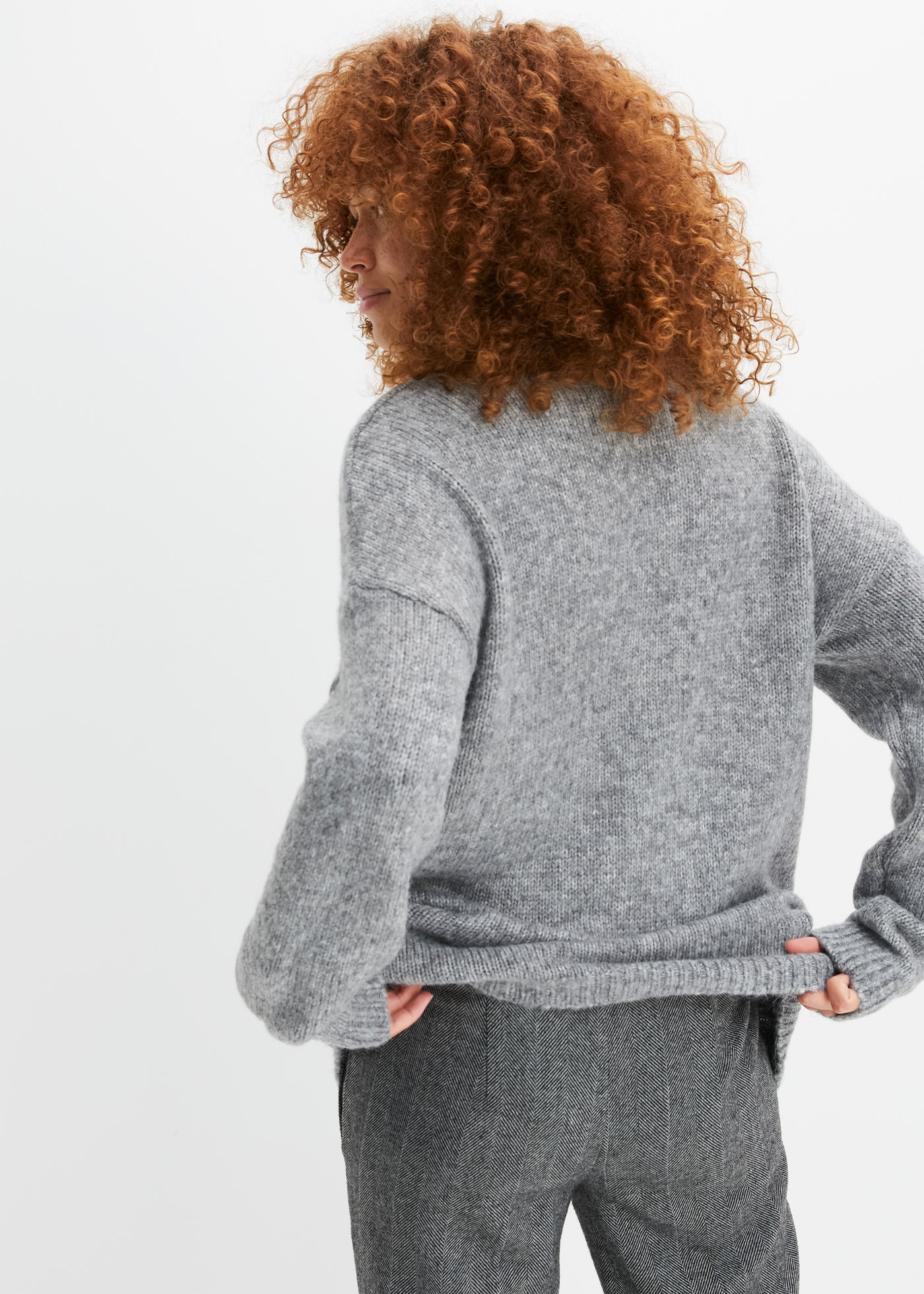bonprix Strickpullover »Pullover mit Stern« mit metallisierten Fasern, mit Stern-Design, Oversize Passform