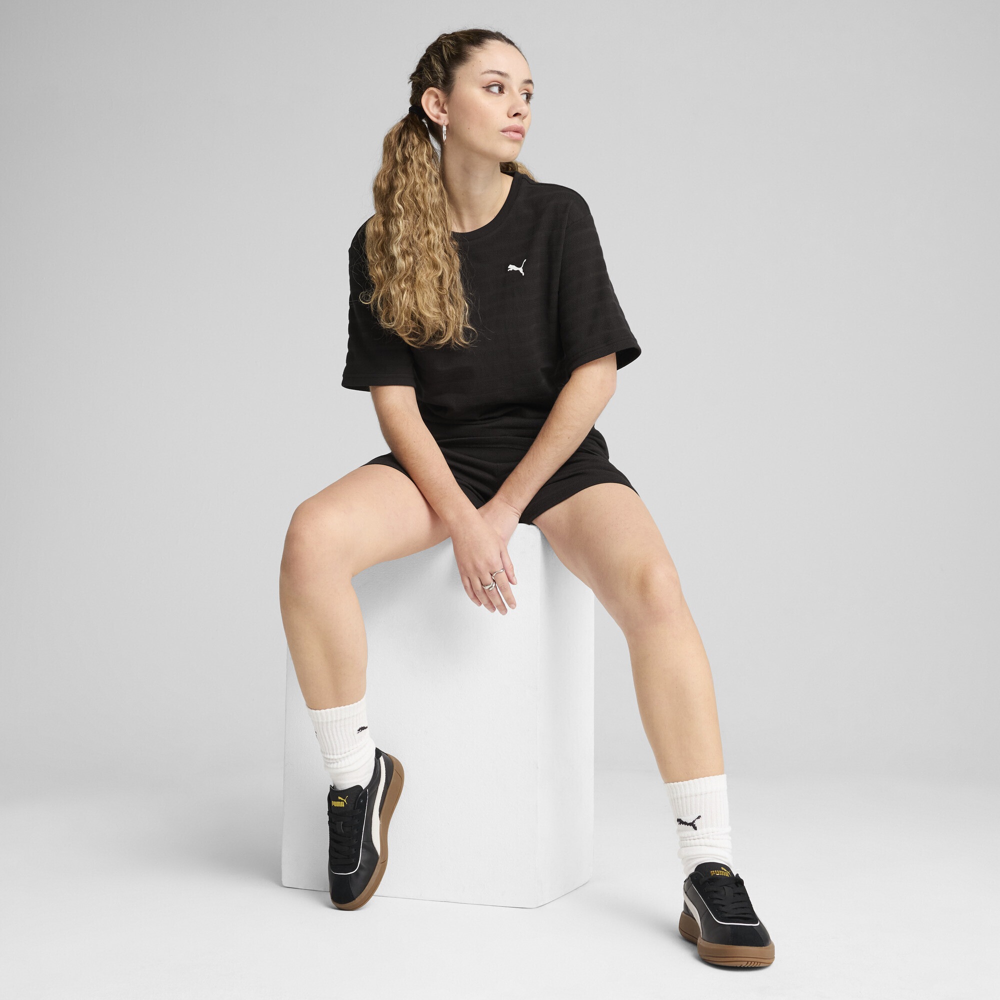 PUMA T-Shirt »ESS ELEVATED Strukturiertes Relaxed Fit T-Shirt Damen«