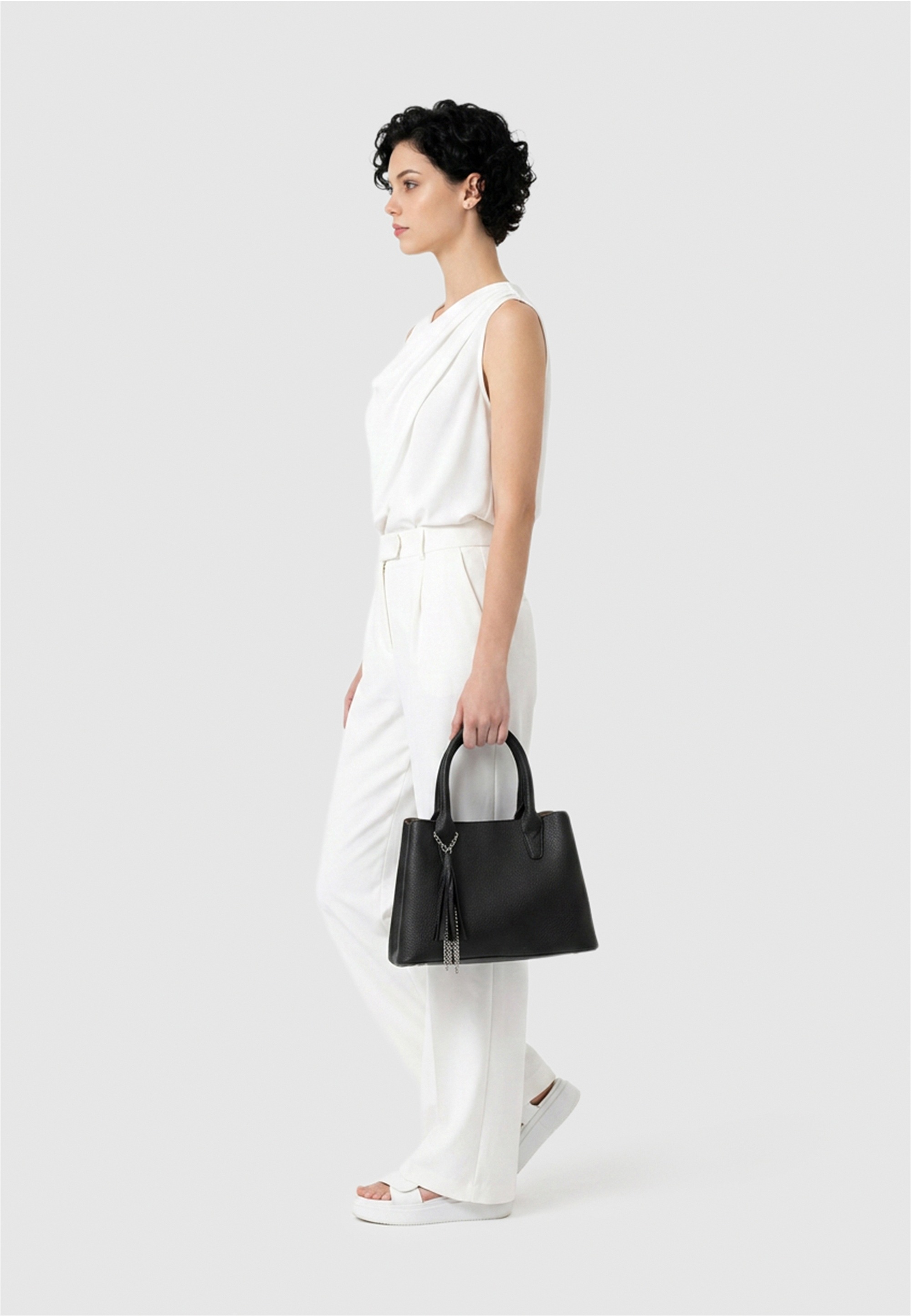 Harpa Schultertasche »ZENDA« im zeitlosen Business-Look