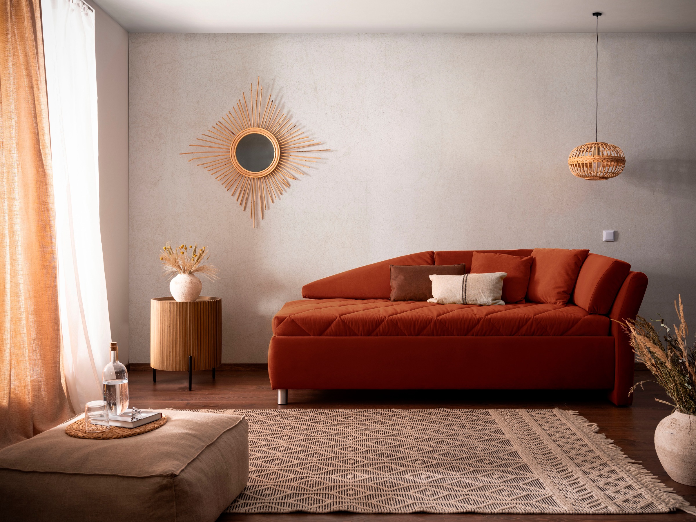 alina Schlafsofa »Lindsay«, Bettkasten, Zierkissen-Set aus: 2 Stk. 40x40cm, 1 Stk. 30x30cm