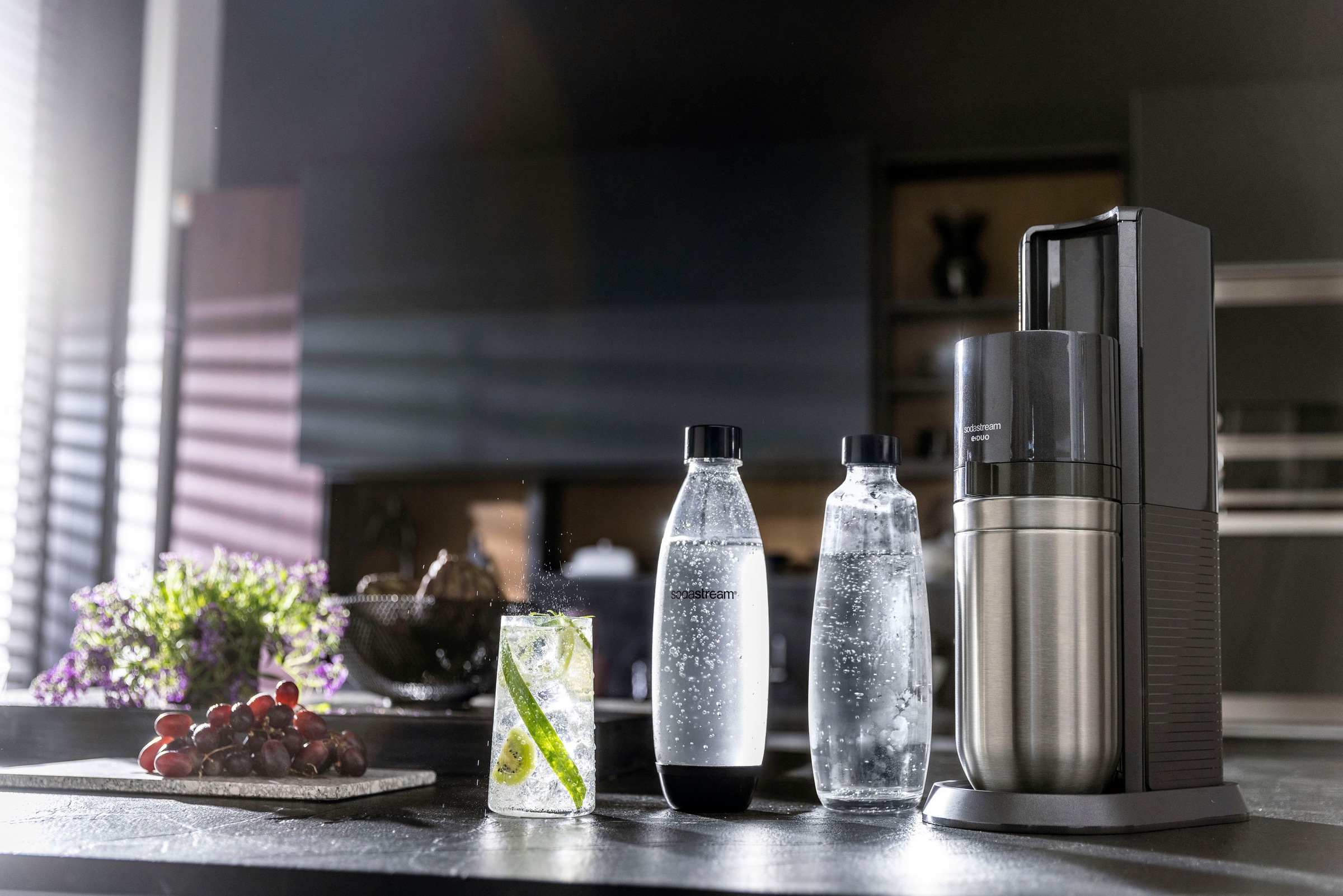 SodaStream Wassersprudler »DUO Vorteilspack«, (Set, 6 tlg.),  SodaStreamSprudler DUO+CO2Zylinder,+Glasflaschen+Kunststoff-Flasche auf  Raten