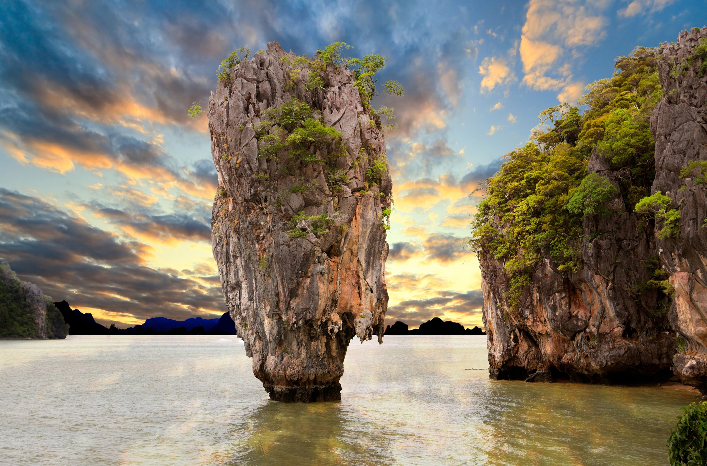 Papermoon Fototapete »INSEL-PHANG NGA THAILAND JAMES BOND KLIPPE GEBIRGE MEER«