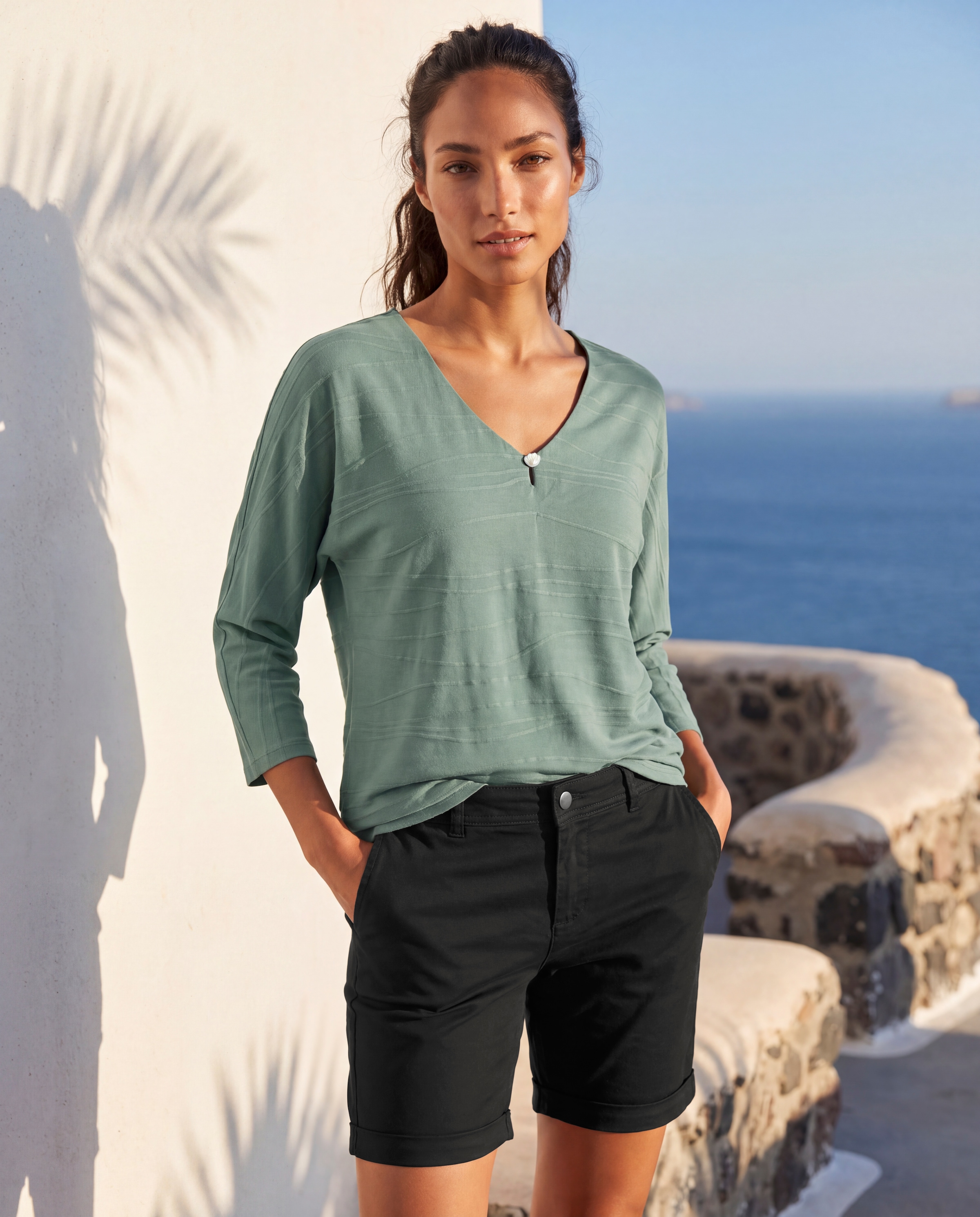 LASCANA 3/4-Arm-Shirt "mit Wellenstruktur" aus luftigem Viskose-Stretch