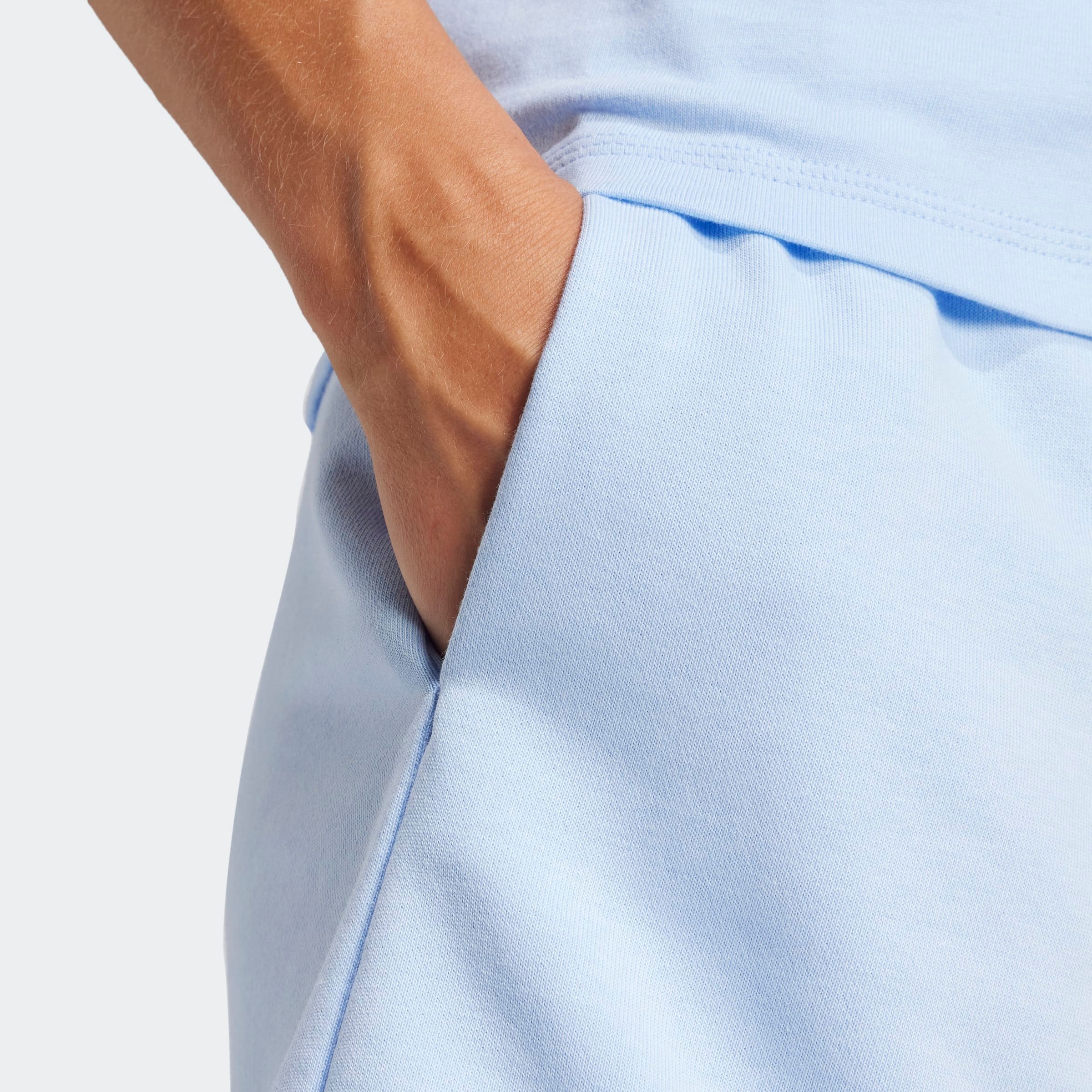adidas Sportswear Shorts »W LIN FT SHO«, (1 tlg.), Mitelhoher Bund mit Kordelzug, aus weichem French Terry