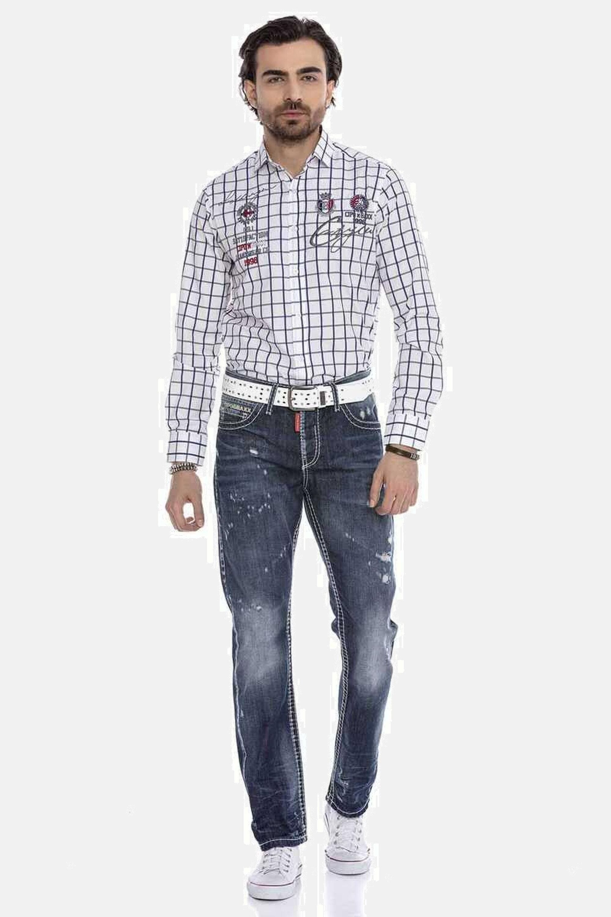 Cipo & Baxx Regular-fit-Jeans »DENIM«, bequeme Jeans mit stylischen Used-Elementen, CD606