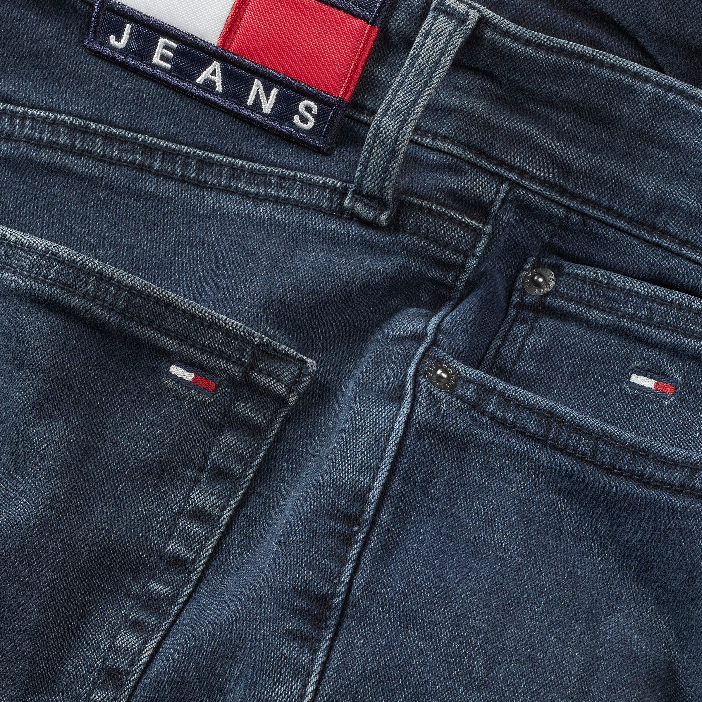 Tommy Jeans Gerade Jeans »SCANTON SLIM BI0234«, Mit Markenlabel aus Leder hinten