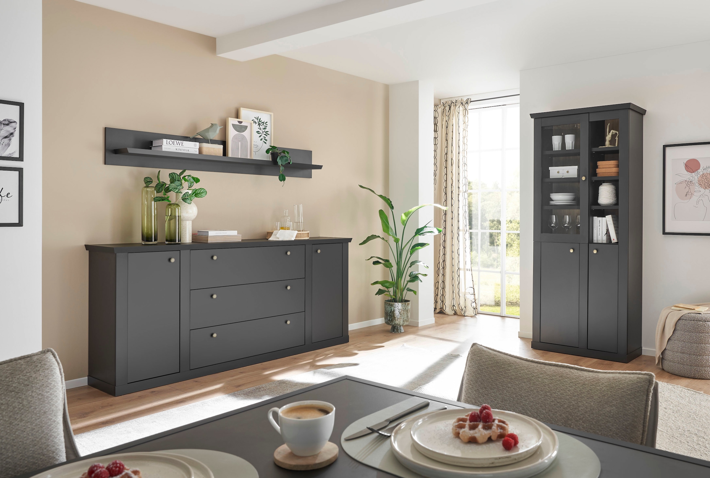 Home affaire Vitrine »Lincoln, Hochschrank im Landhausstil, moderne Glasvitrine« edles Design, messingfarbene Knopfgriffe, vielseitig einsetzbar