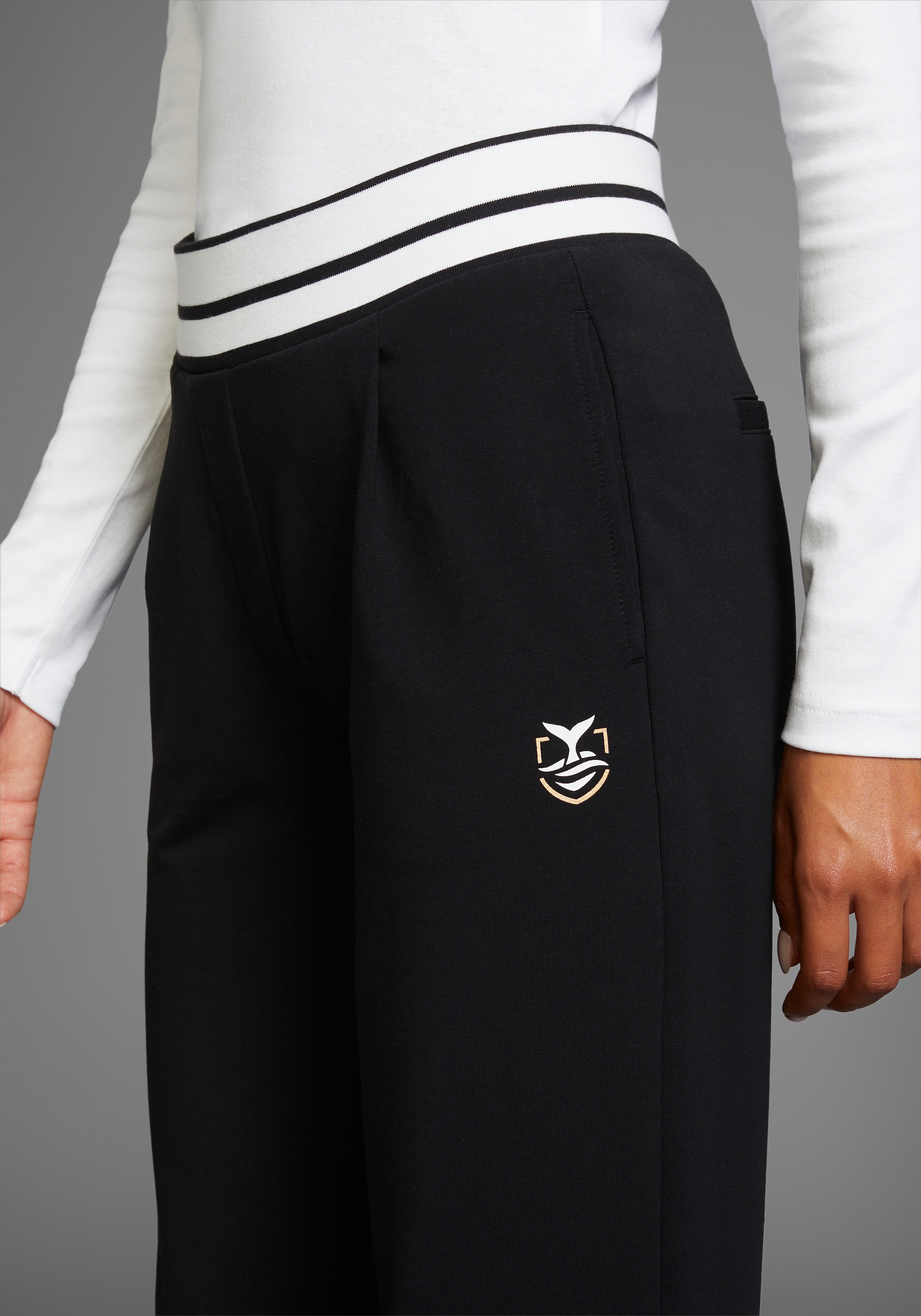 DELMAO Jerseyhose, mit Kontrastbund - NEUE KOLLEKTION