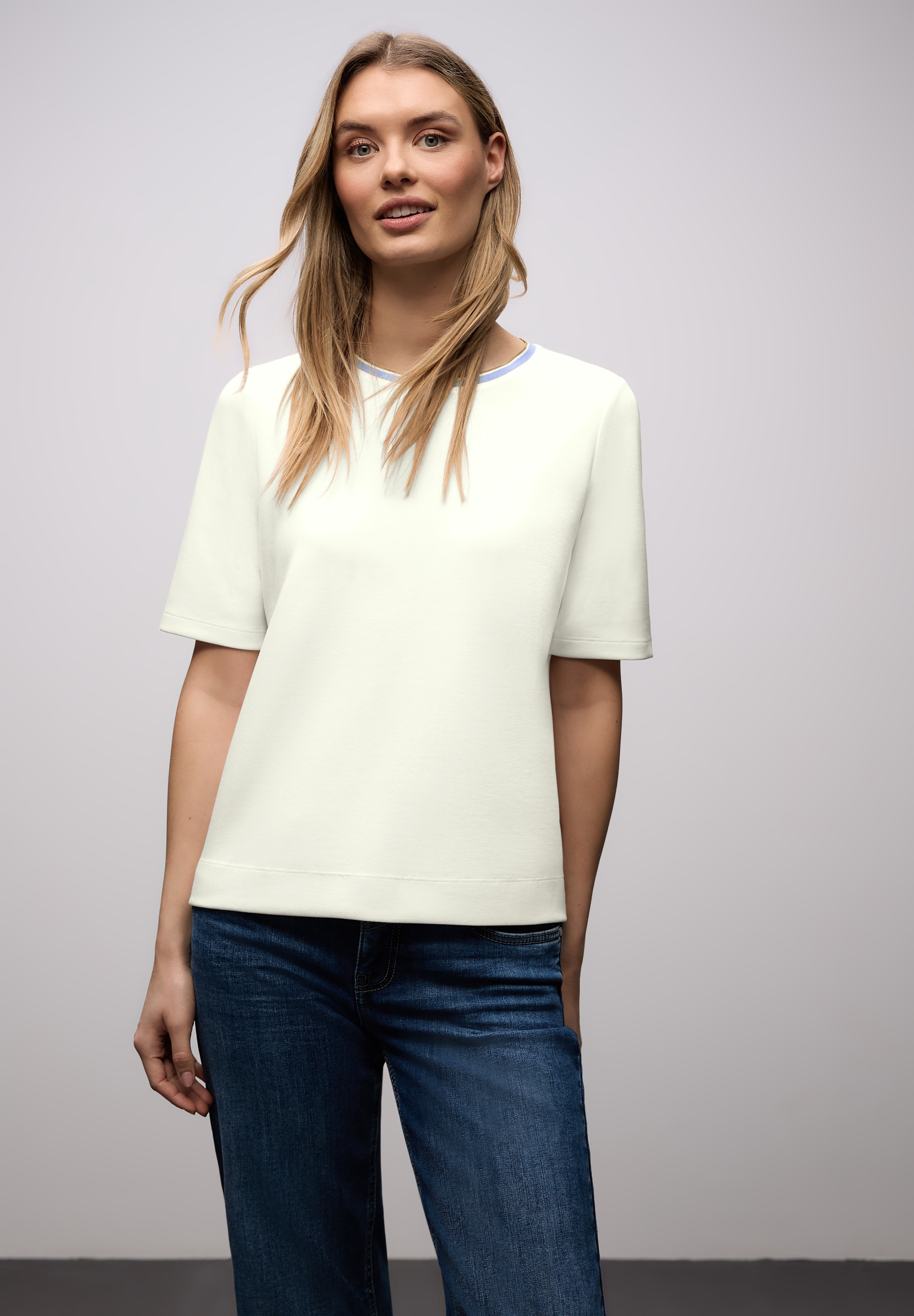 STREET ONE Rundhalsshirt mit Kontrastdetail am Rundhalsausschnitt günstig online kaufen