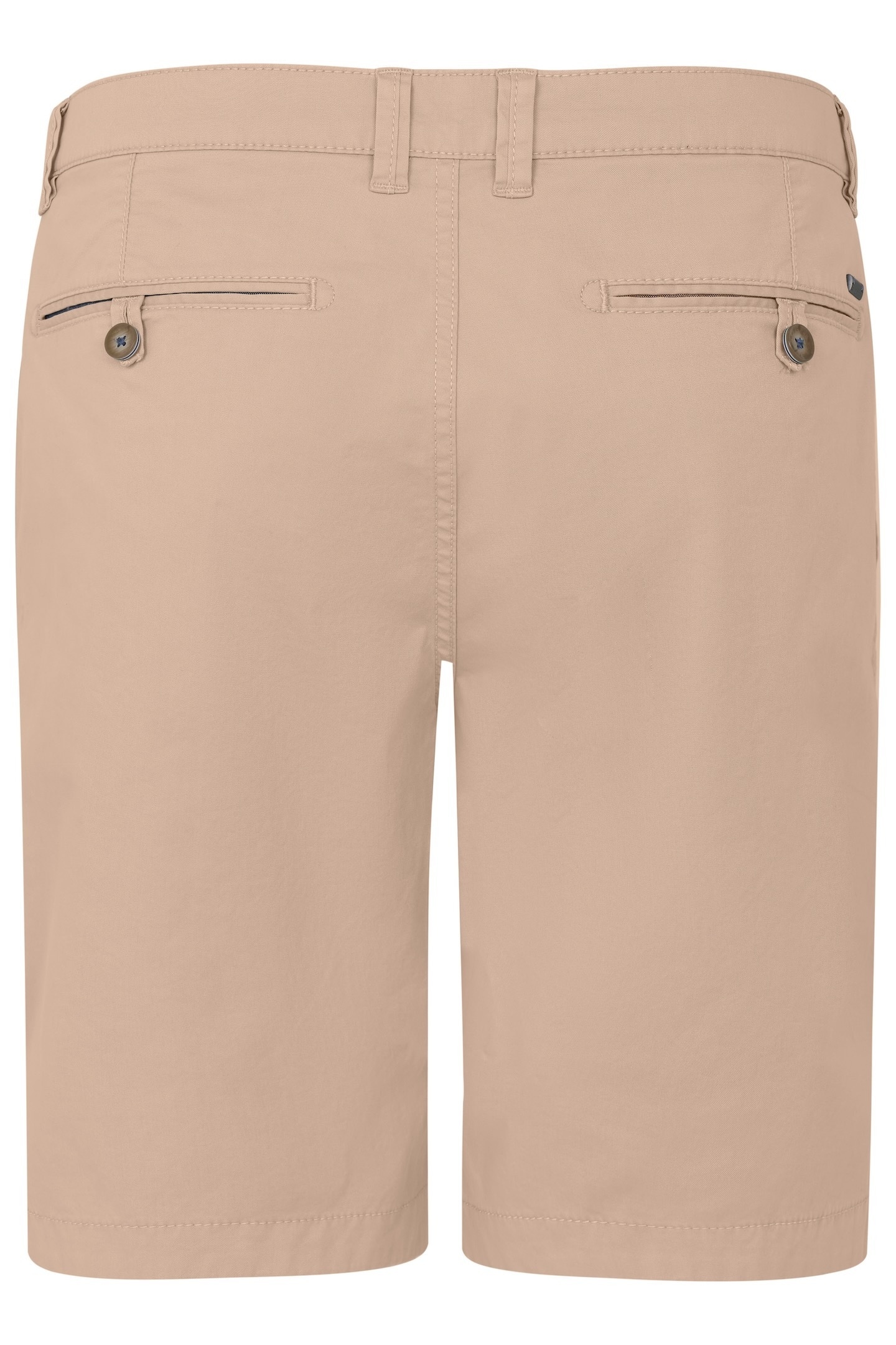bugatti Bermudas, im lässigen Stil