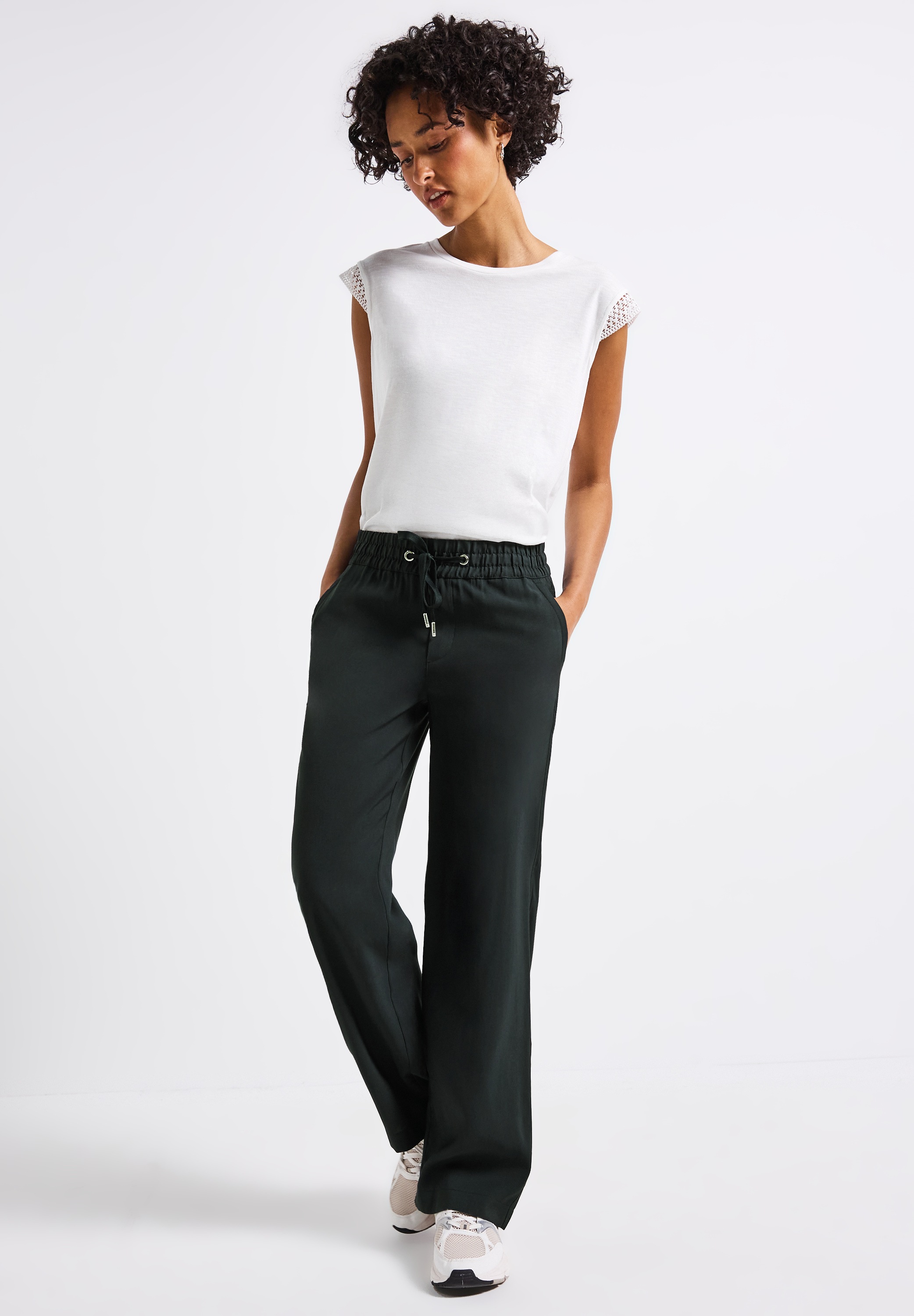 Bermudas STREET ONE, Damen, Gr. 44, Länge 30, grün (pine grove grün), Stoff, 85% Viskose, 15% Polyester, unifarben, normal normal, Hosen Bermudas, Middle Waist 2