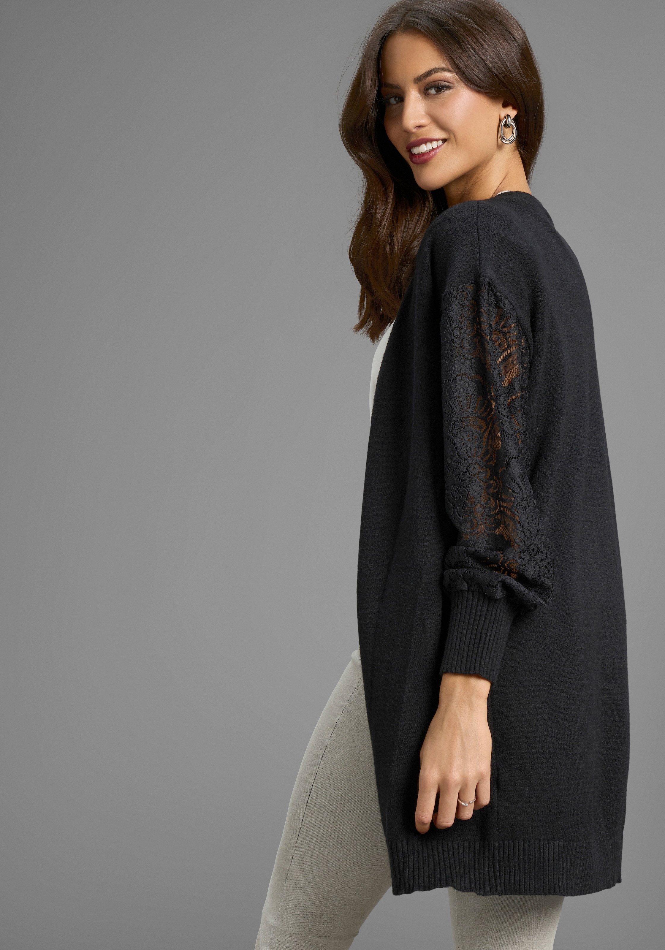 Laura Scott Strickjacke , kuscheliger Winterstrick mit femininen Spitzenärmeln - NEUE KOLLEKTION
