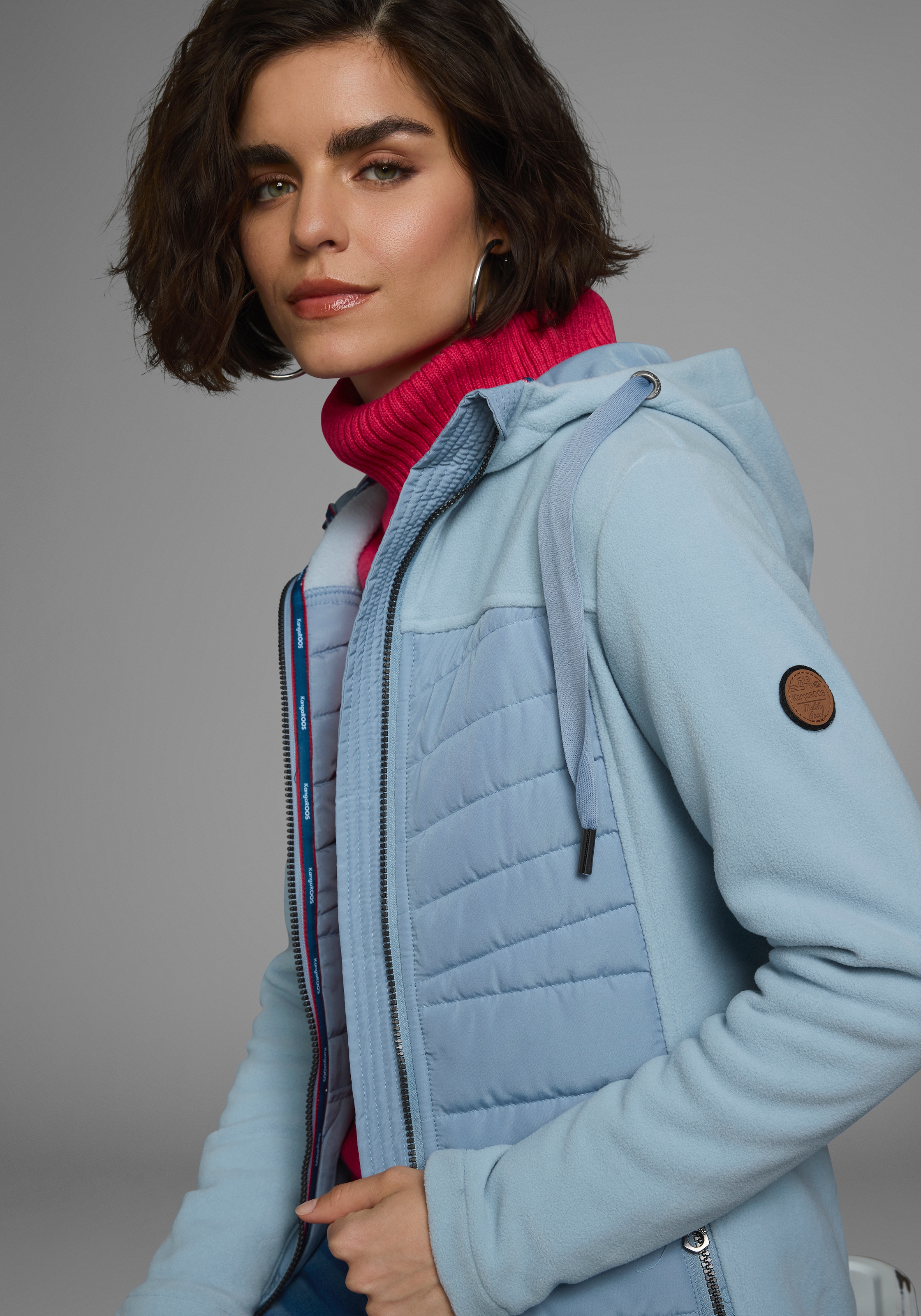 KangaROOS Langjacke, mit Kapuze, leichter Webstoff, figurbetonter Schnitt, mit Kapuze