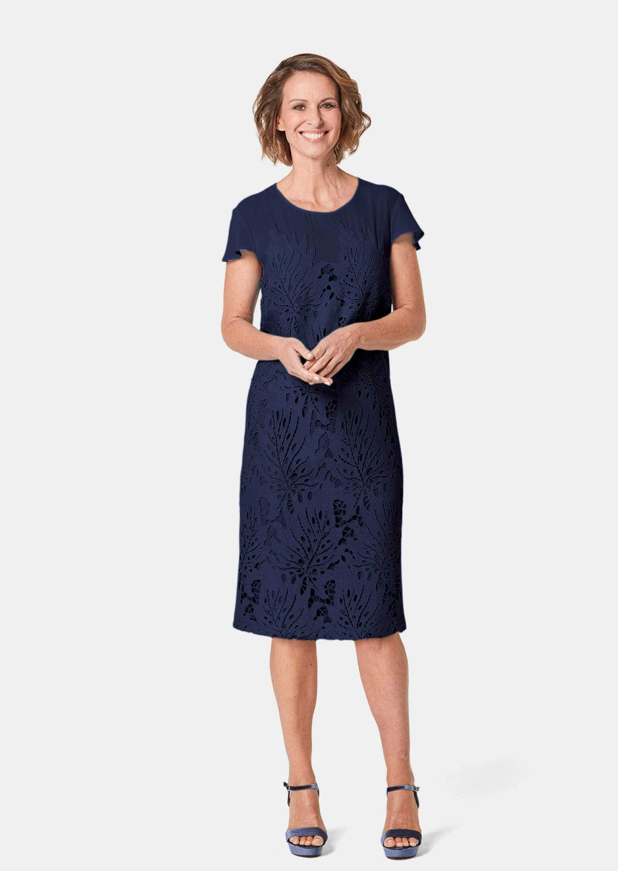 GOLDNER Abendkleid "Kurzgröße Kleid aus sommerlicher Spitze" mit kleinen Fl günstig online kaufen