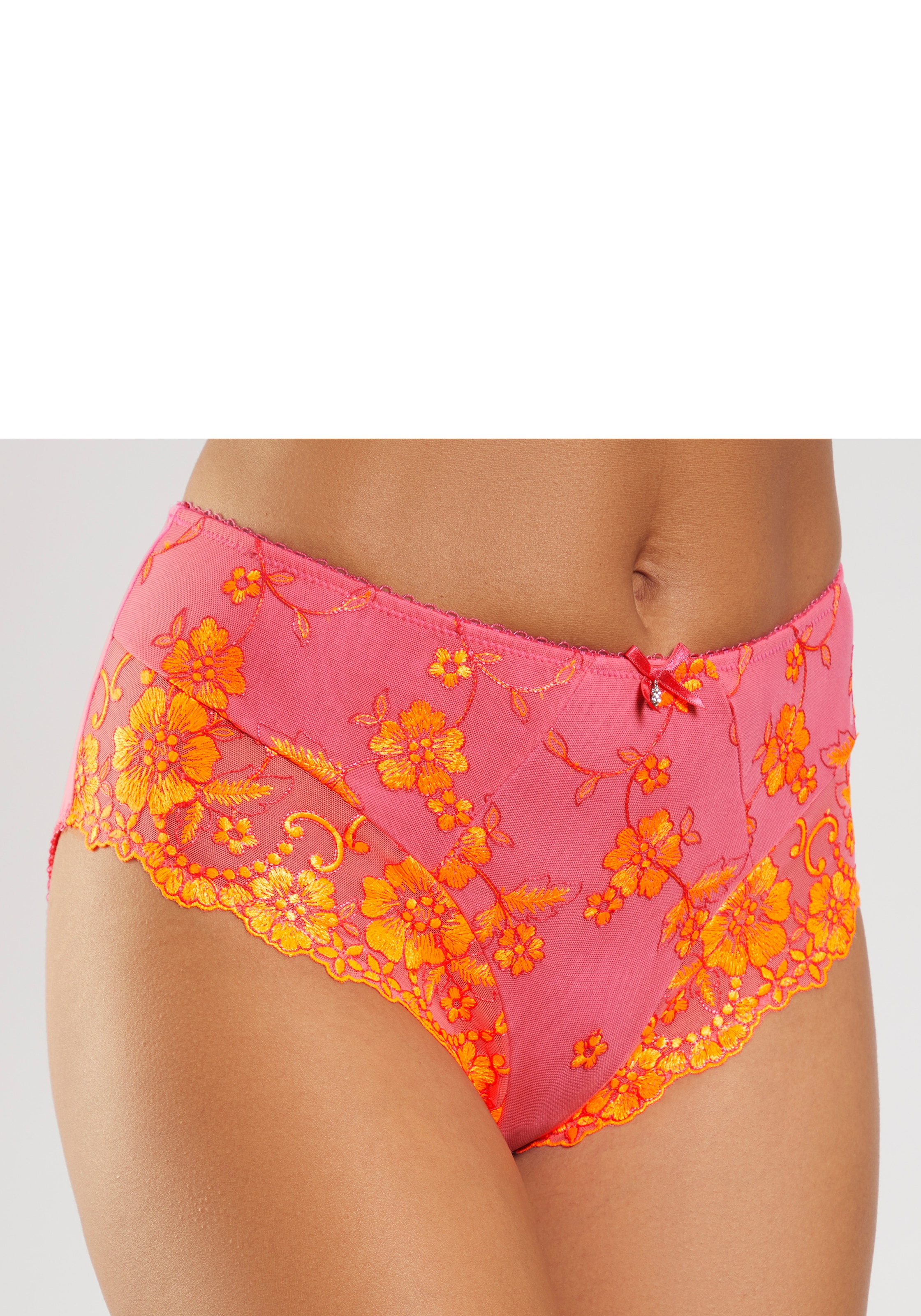 LASCANA "Wanda" in abdeckender Schnittform und Stickerei Spitze günstig online kaufen