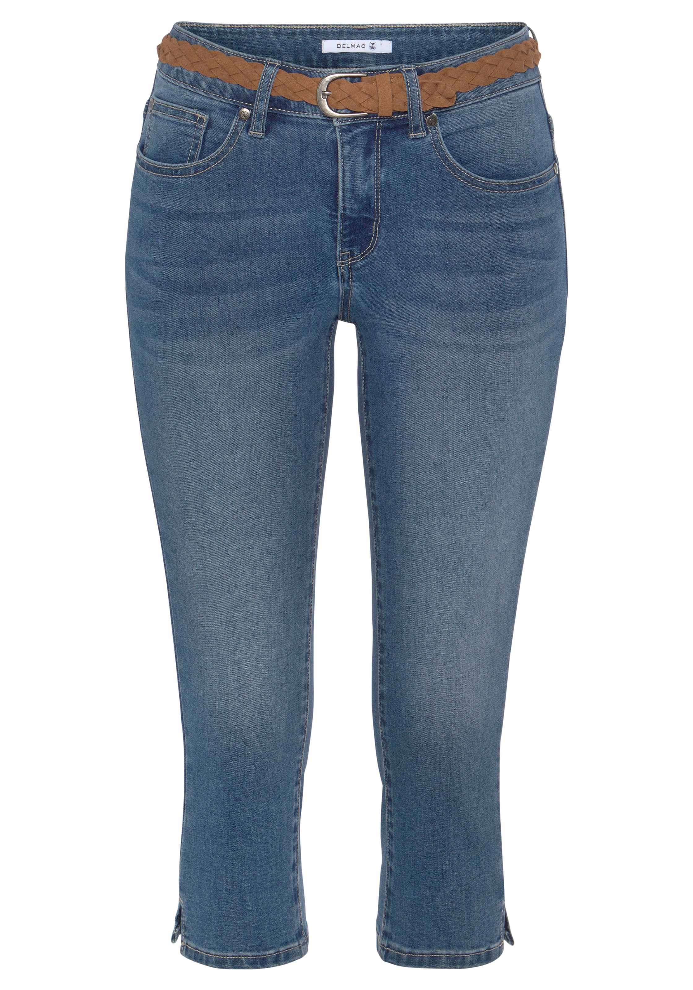 DELMAO 3/4-Jeans, (Set, 2 tlg., | mit inklusive mit BAUR modischem ---NEUE Gürtel), bestellen für MARKE! Flechtgürtel