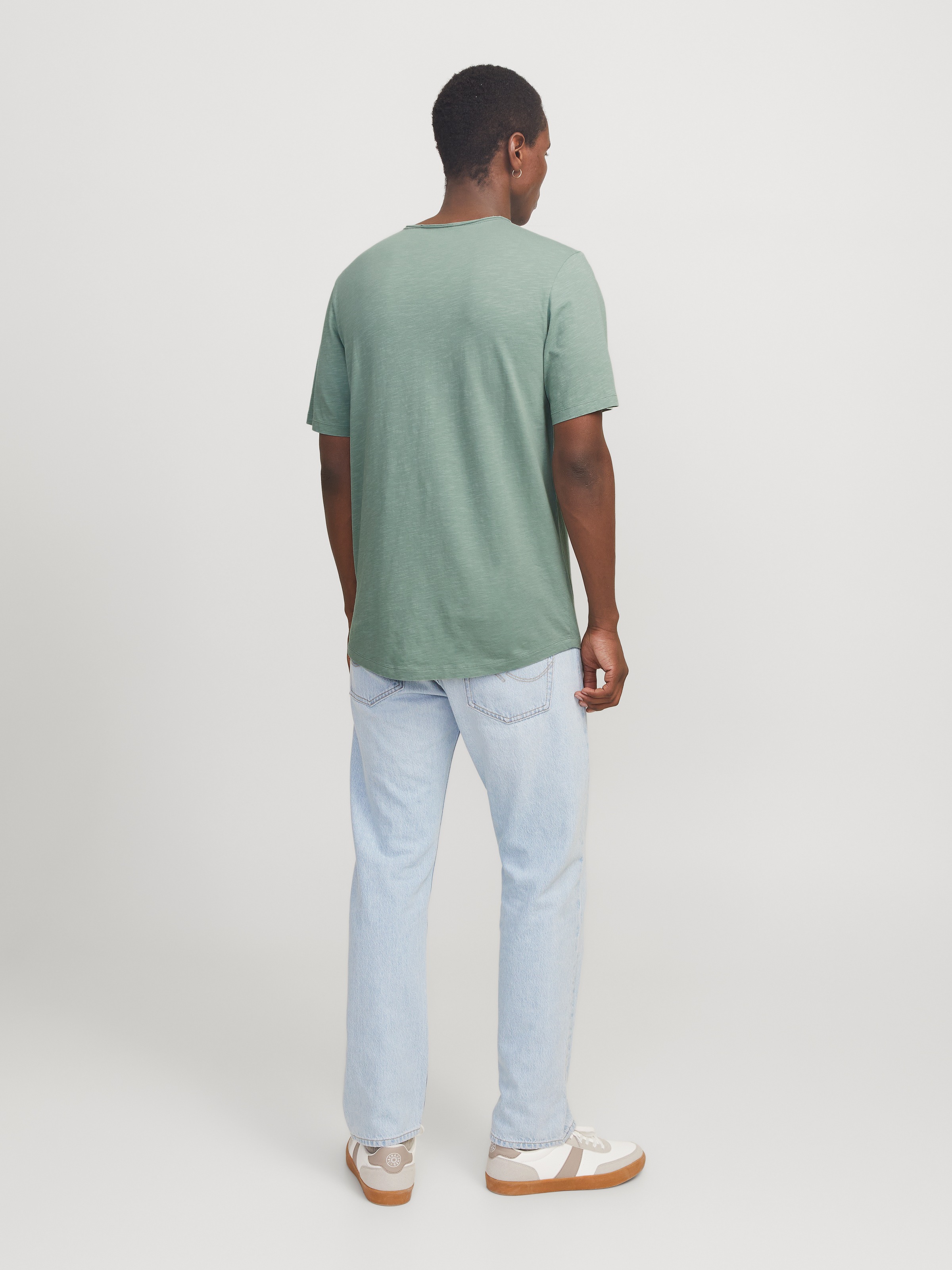 Jack & Jones Rundhalsshirt »JJEBASHER TEE O-NECK SS NOOS«, mit Rundhalsausschnitt