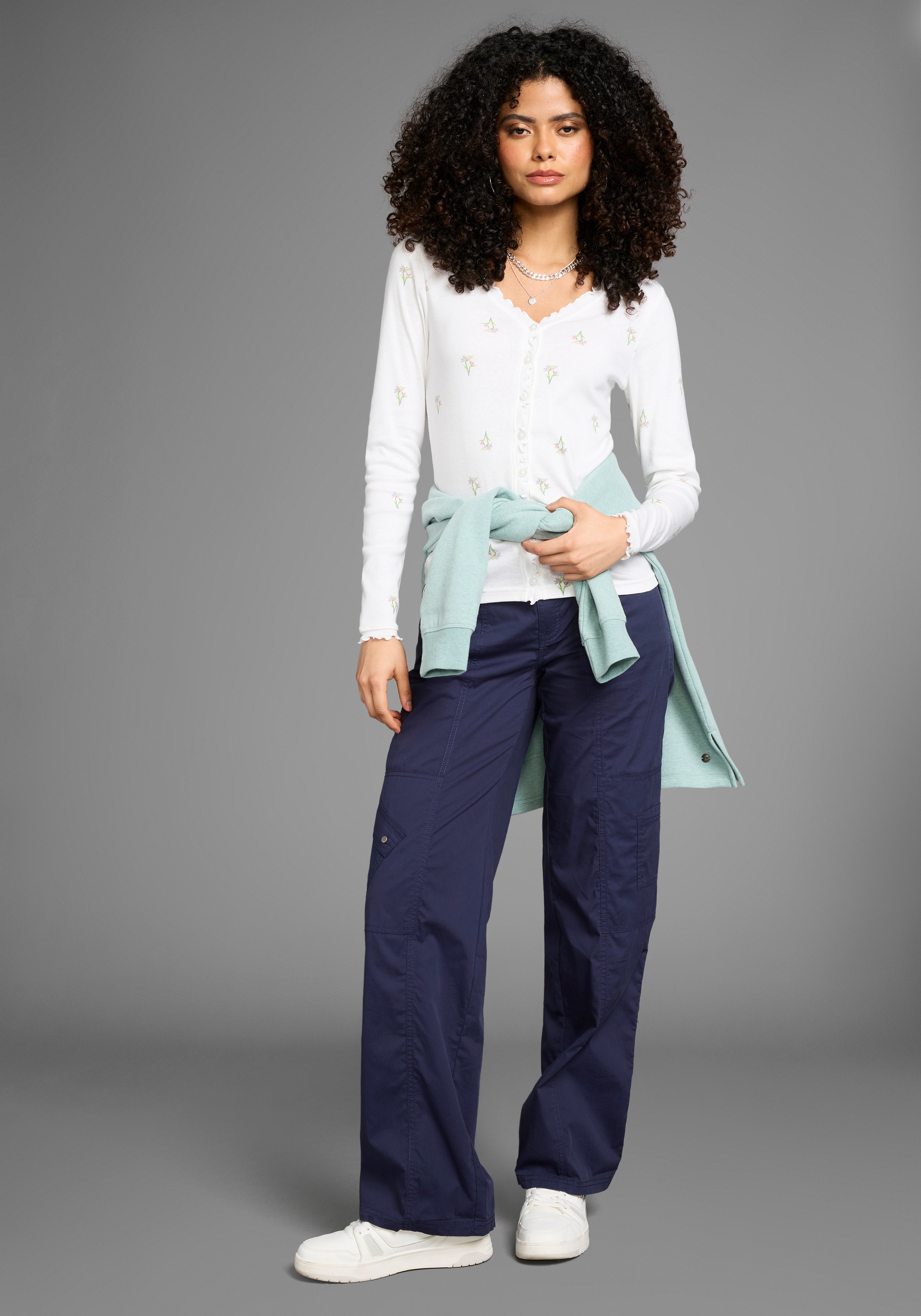 KangaROOS Langarmshirt, mit Blumendruck und Knopfleiste