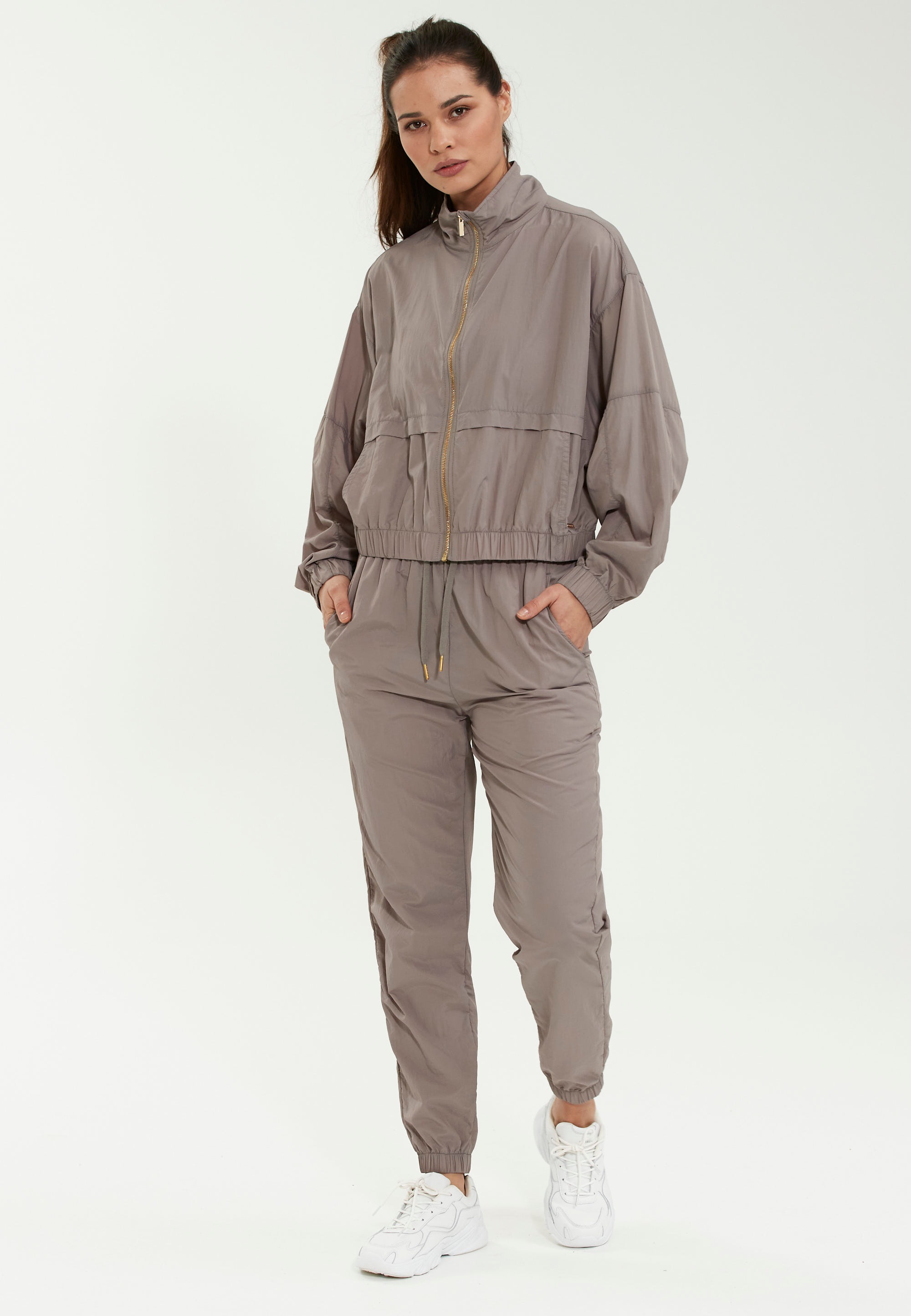 ATHLECIA Trainingsjacke »Tharbia«, in zweifarbigem Design