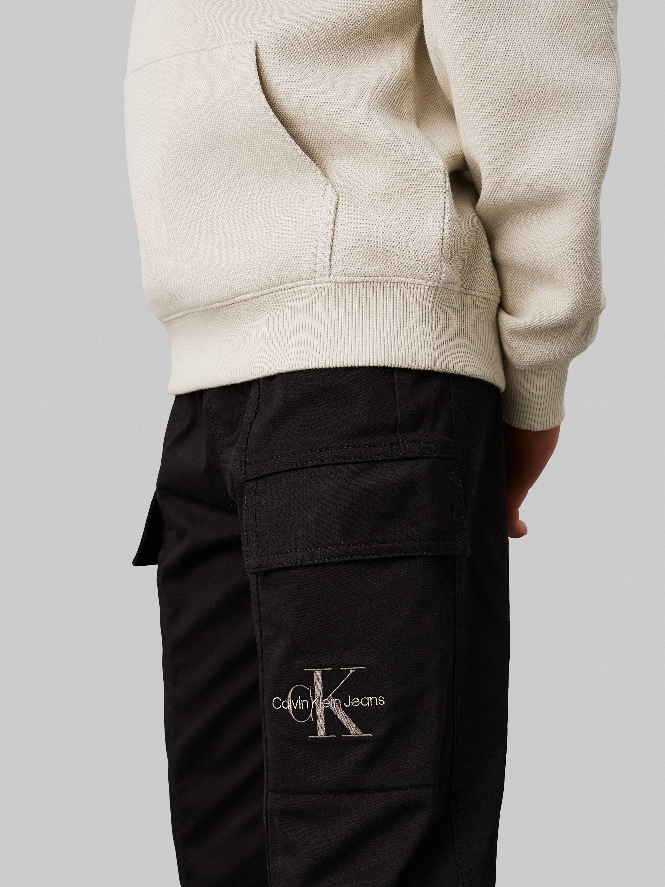 Thumbnail - Calvin Klein Jeans Sweathose "ESSENTIAL WOVEN CARGO PANTS" für Kinder bis 16 Jahre mit Logo-Print