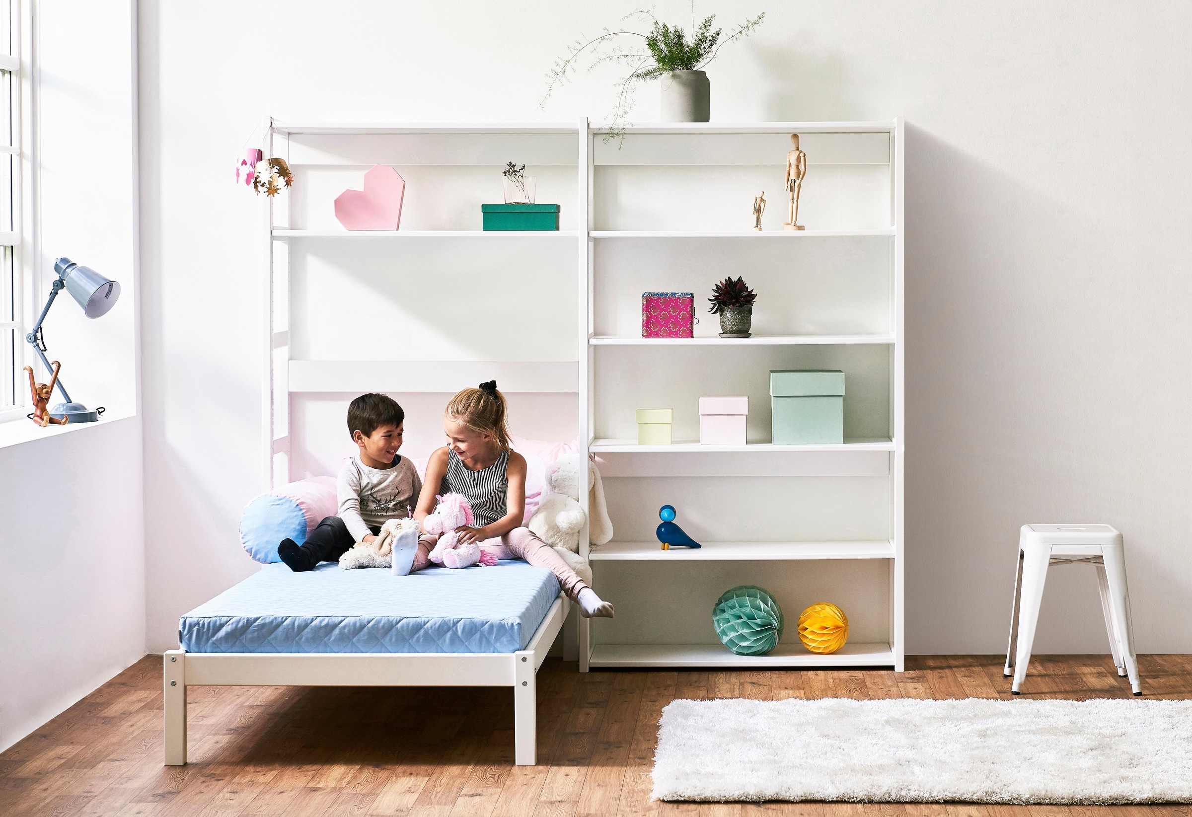 Hoppekids Jugendzimmer-Set »STOREY«, (Set, 16 St., Kinderbett, Rollrost, Schaummatratze, Regalsystem, 8 Einlegeböden)