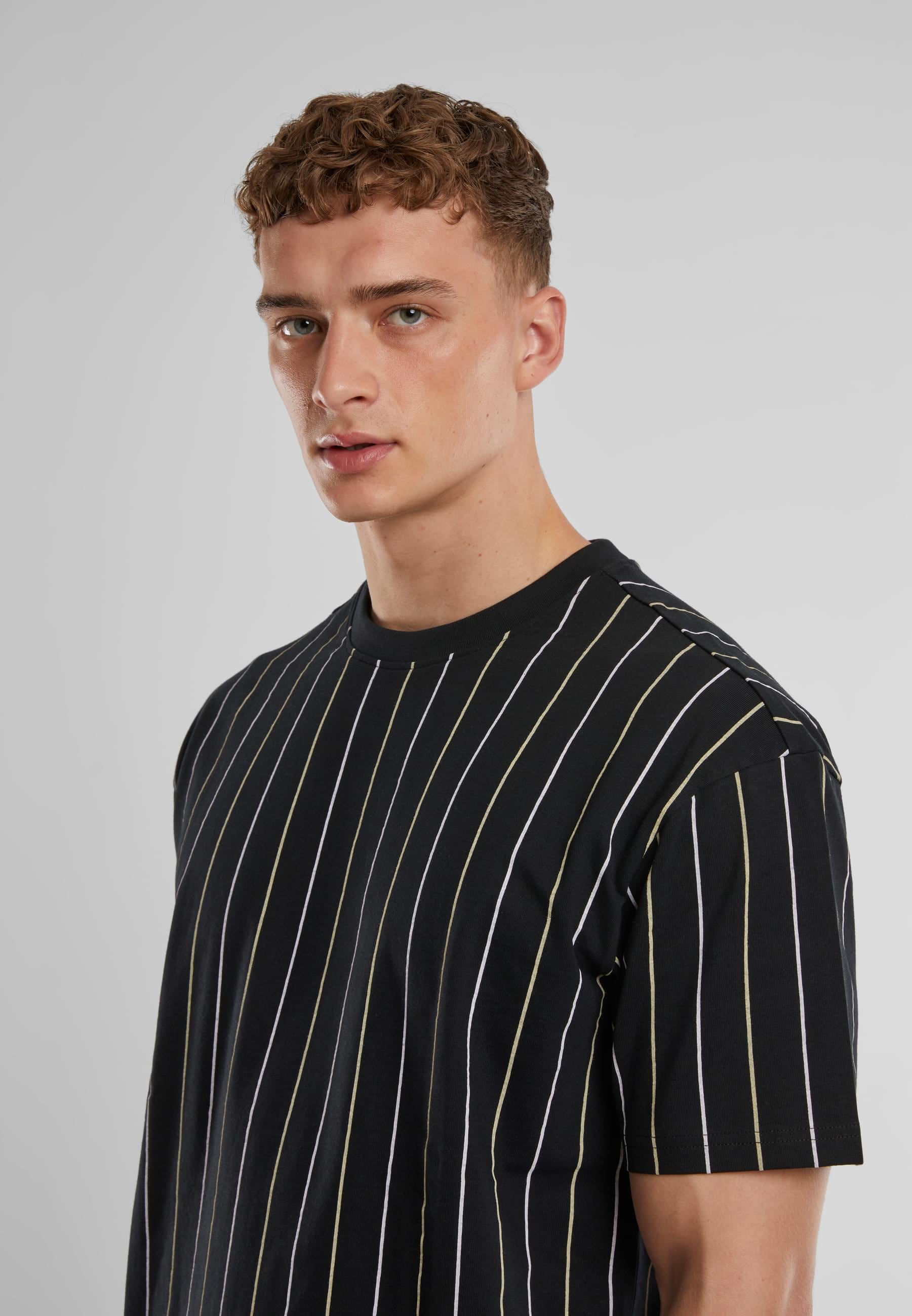 URBAN CLASSICS T-Shirt »Urban Classics Printed Pinstripe Tee«, (1 tlg.)