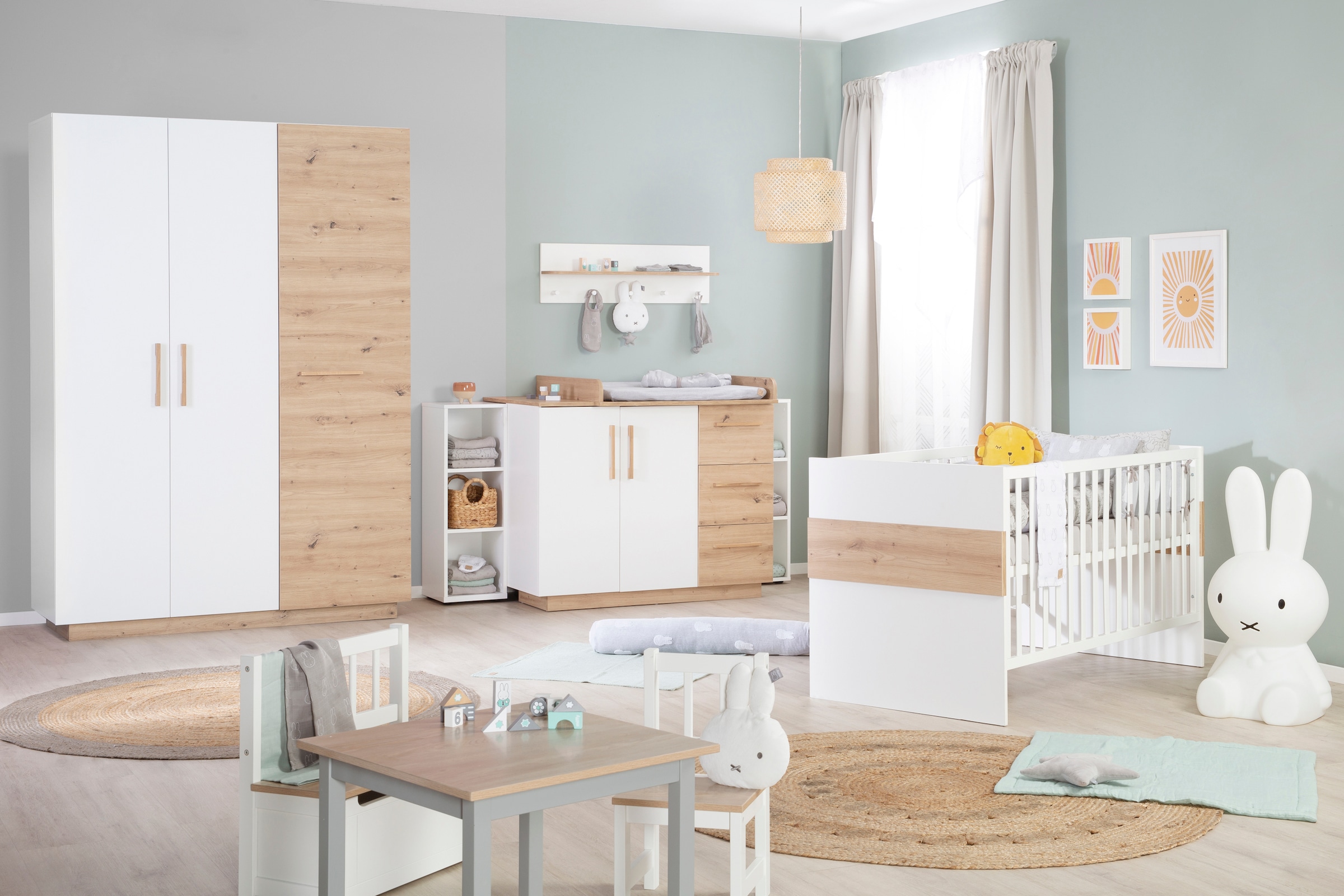 roba® Babyzimmer-Komplettset »Lion, Weiß/Artisan Eiche«, (Spar-Set, Babybett 70x140 cm, Wickelkommode), moderne & zweifarbig - Gitterbett: umbaubar, höhenverstellbar