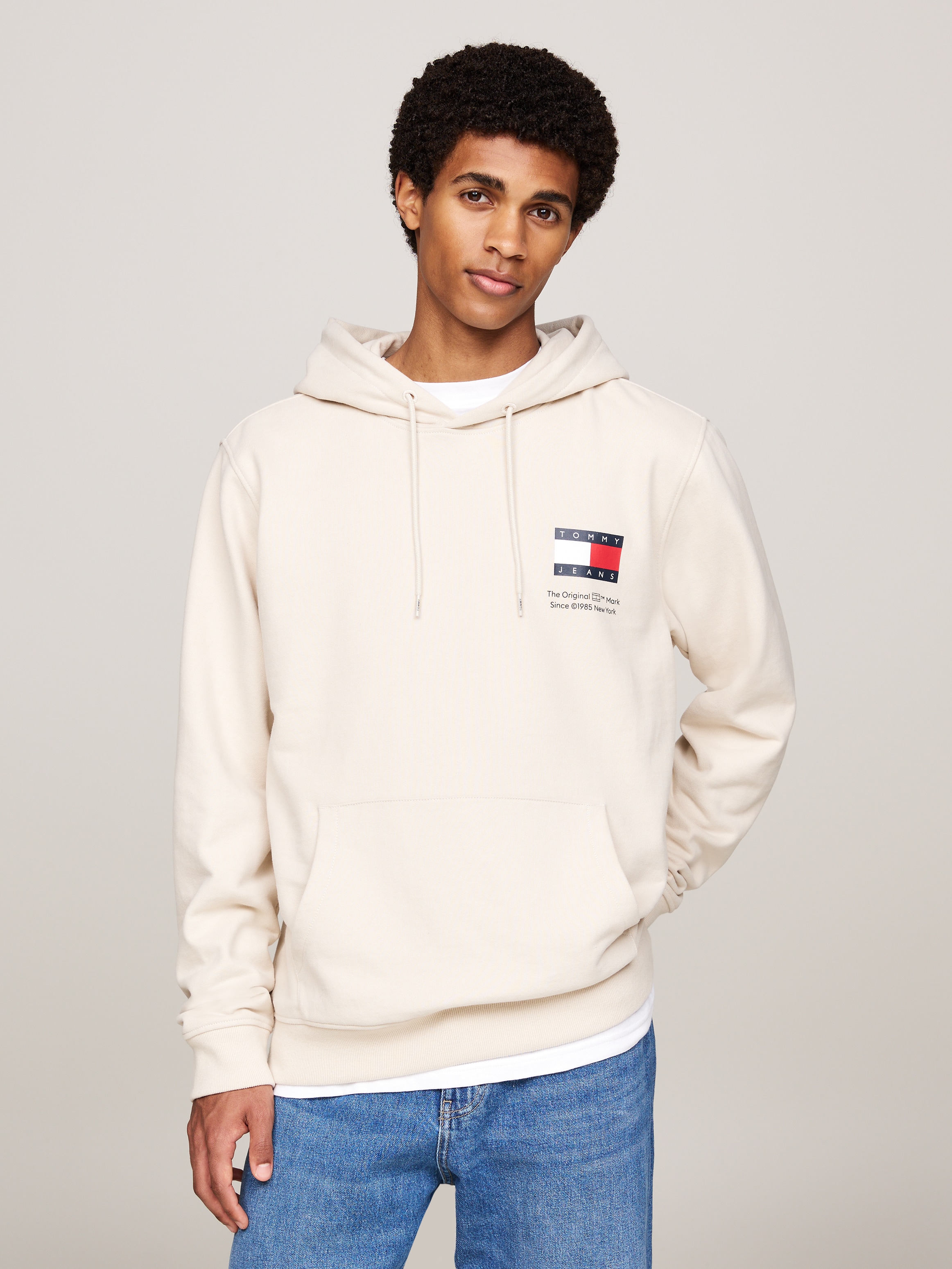 Tommy Jeans Sweatshirt "TJM REG ESSENTIAL FLAG HOOD EXT", mit bedruckten Ma günstig online kaufen