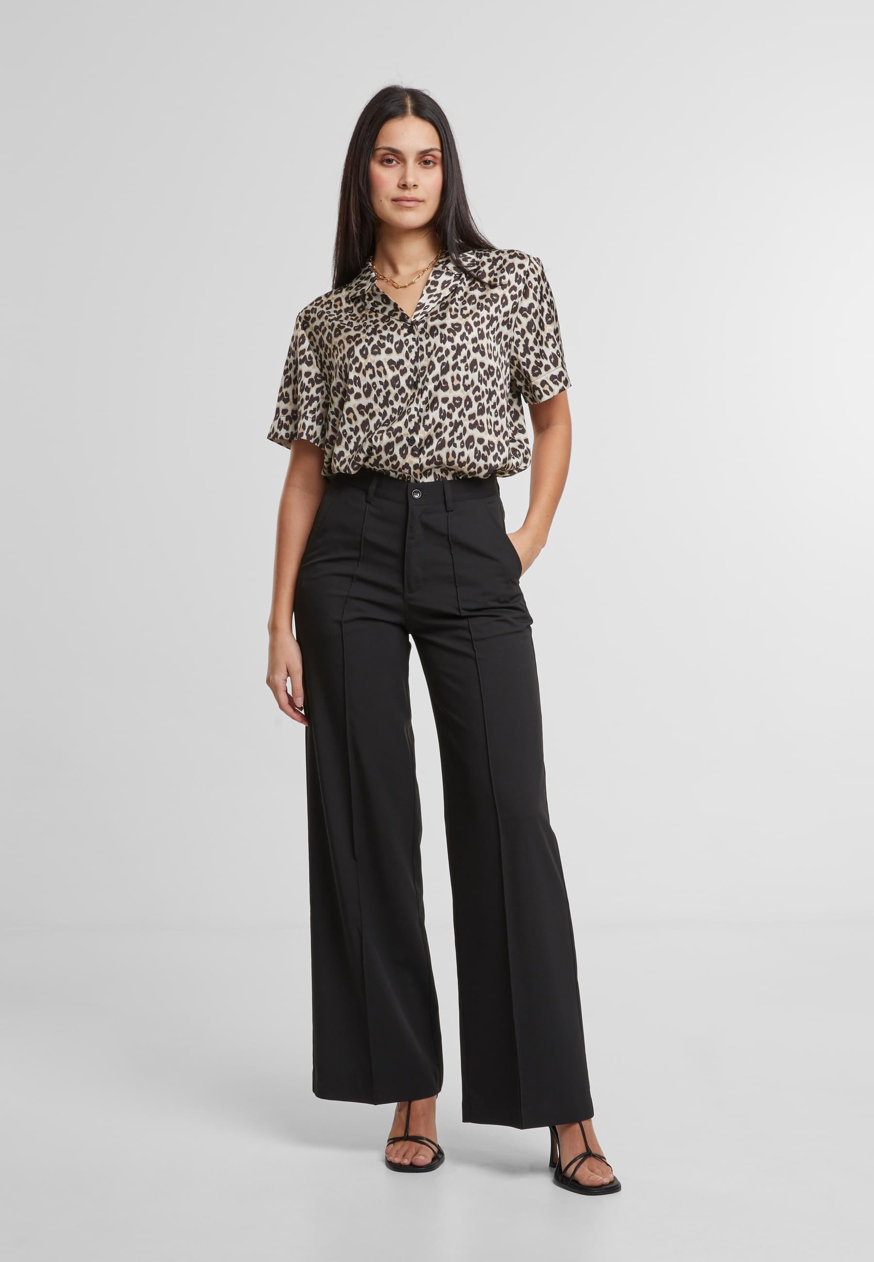 URBAN CLASSICS Langarmhemd »Urban Classics Ladies Leo Resort Shirt«