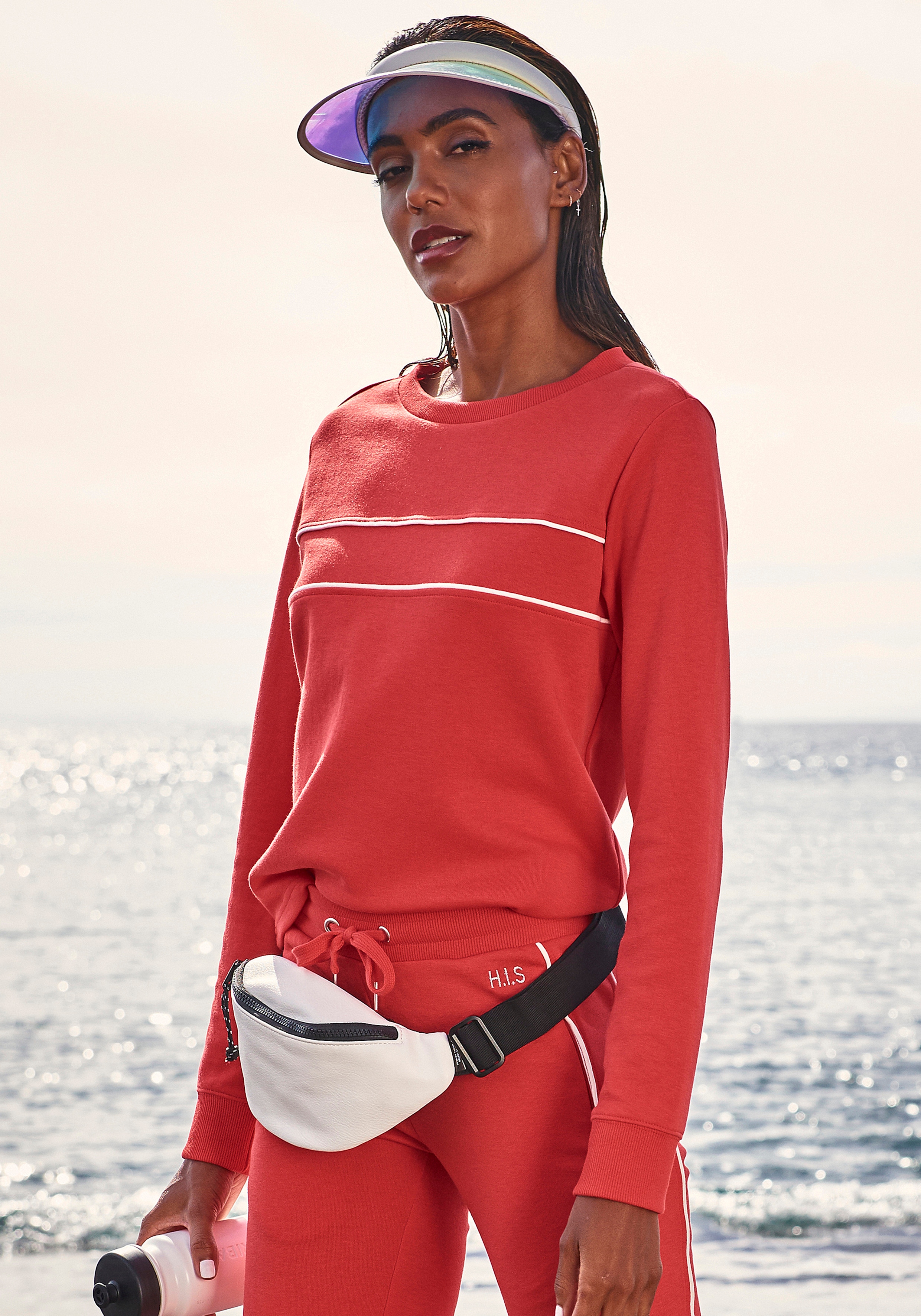 H.I.S Sweatshirt, mit Piping auf der Brust. Ideal für Sport- und Freizeit.