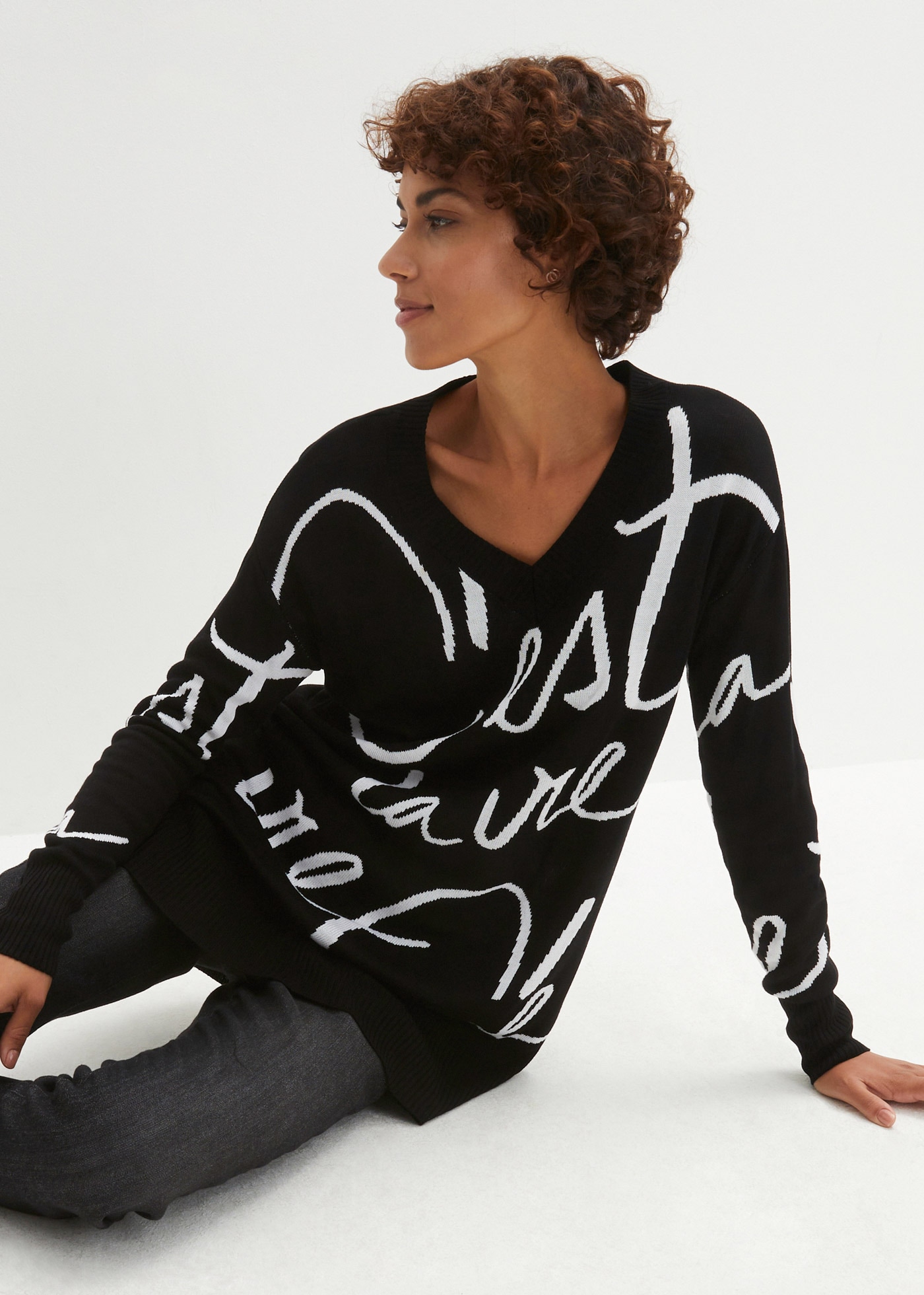 bonprix Longpullover »Longpullover mit Schriftzug« aus Viskose, lockere Passform, mit modischem Schriftzug