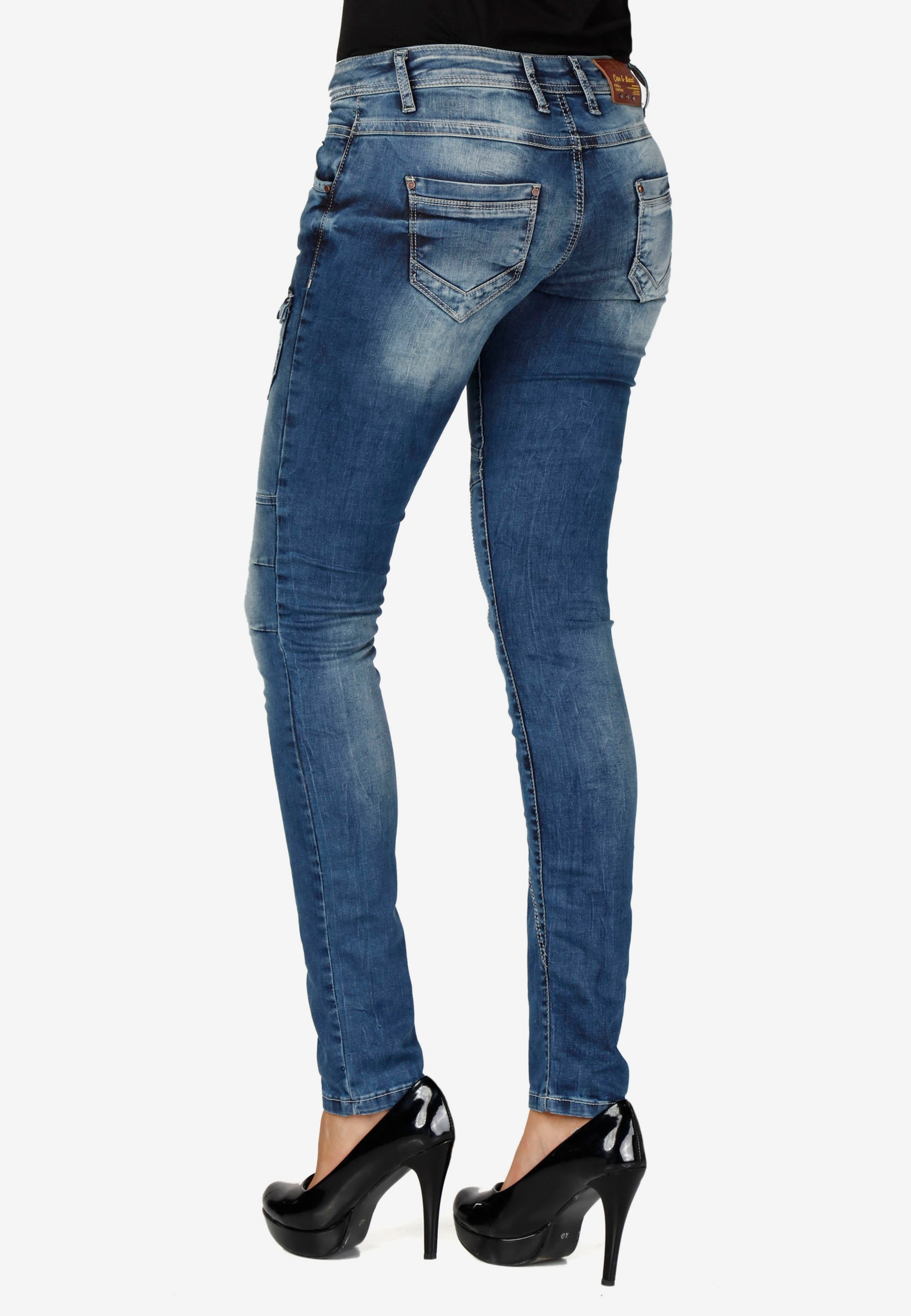 Cipo & Baxx Bequeme Jeans, mit tollen Abnähern