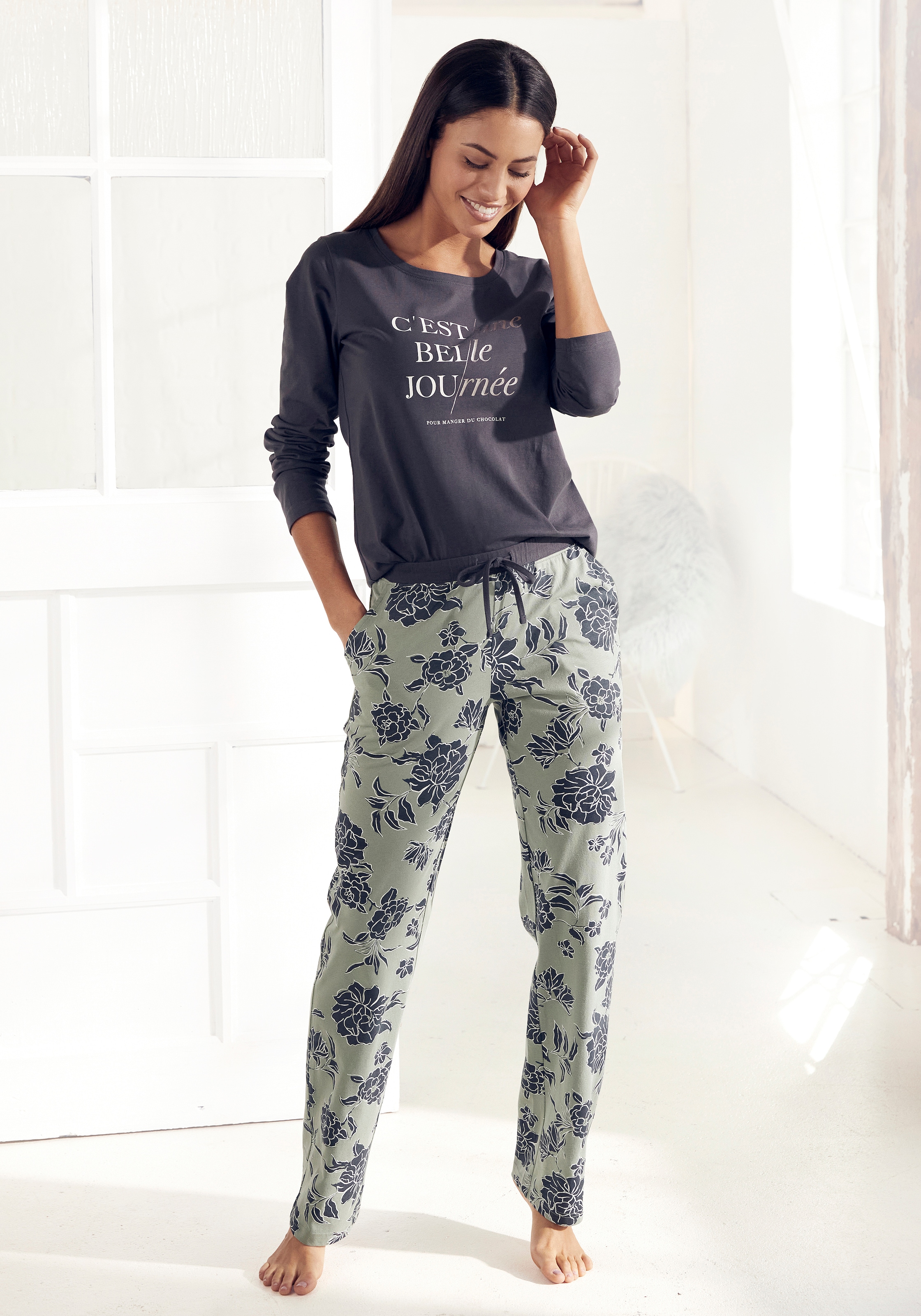 Vivance Dreams by Lascana Pyjama Set, 2 tlg. mit großem Blumen-Druck
