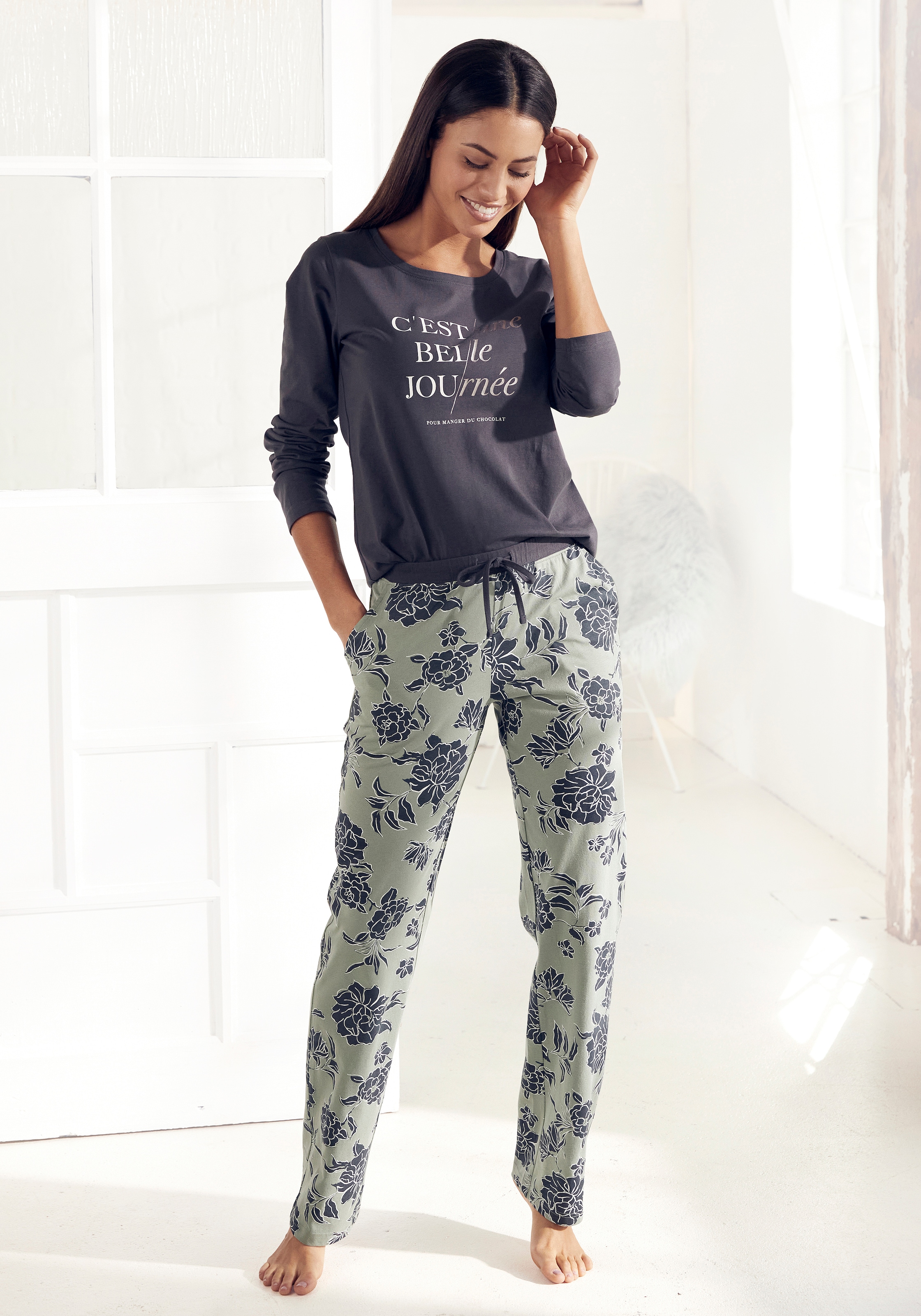 Vivance Dreams Pyjama, (2 tlg.), mit großem Blumen-Druck