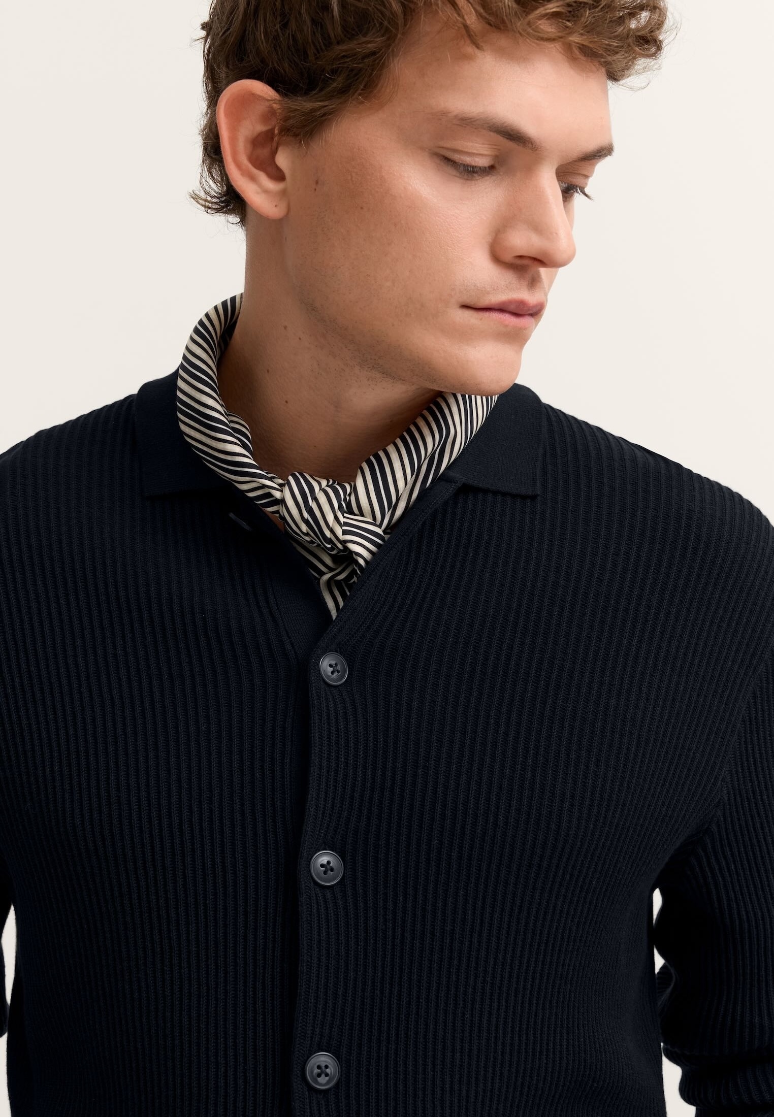 bugatti Strickjacke »Regular Fit« geknöpft mit Polokragen