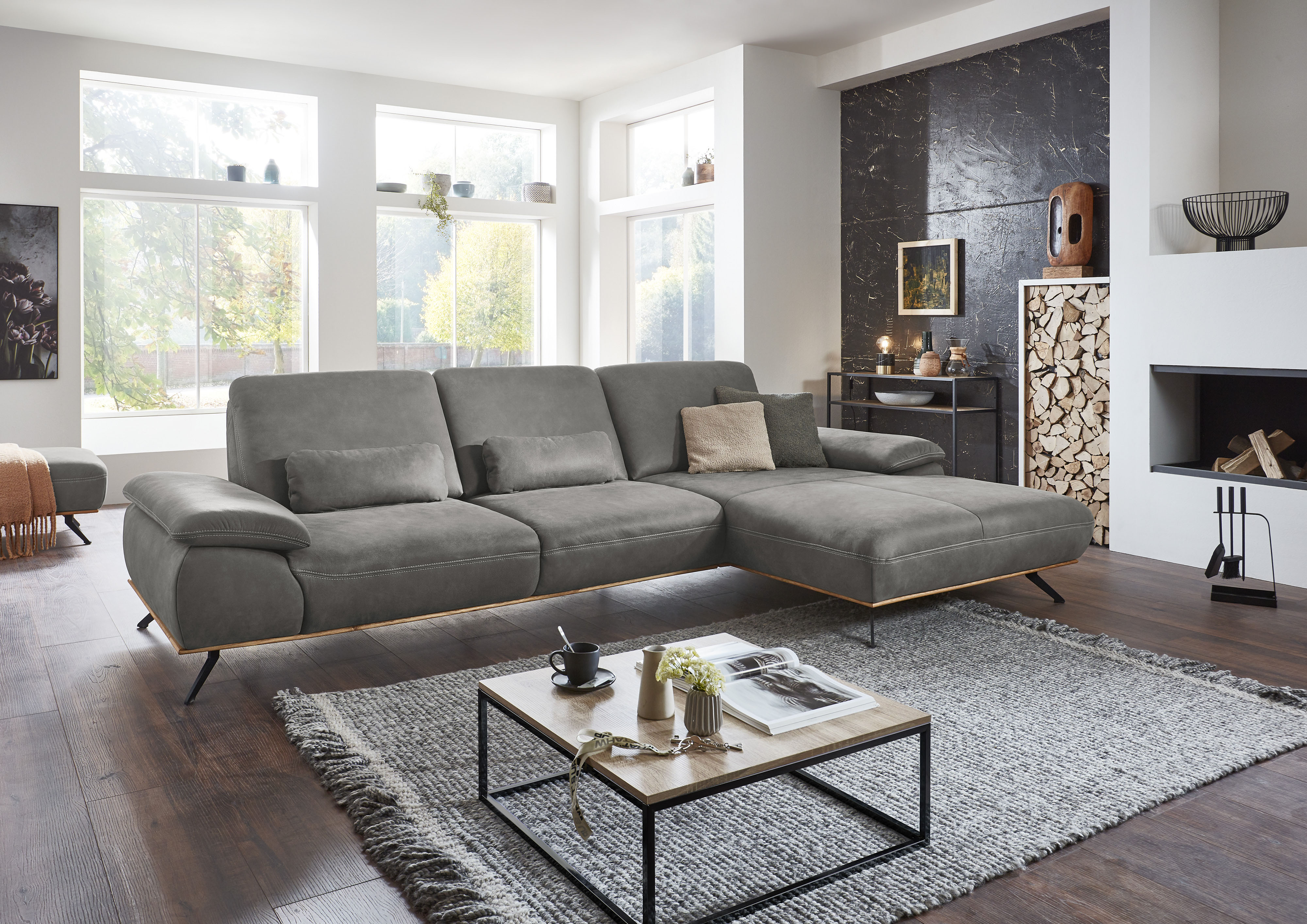 Die PlanBar Ecksofa "PN-EM18063 L-Form, B: 322 cm" wahlweise mit echt bezogenem Rücken und Sitztiefenverstellung
