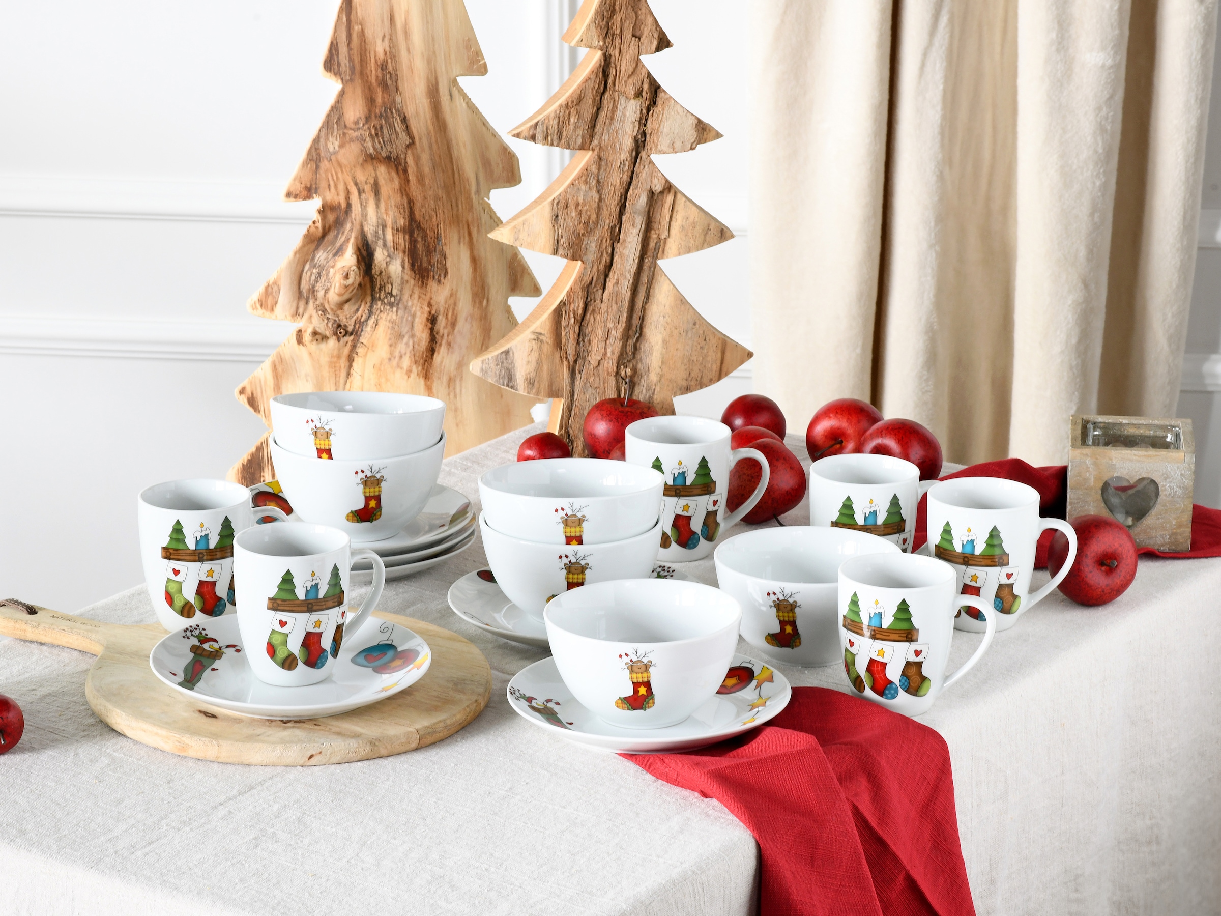 CreaTable Frühstücks-Geschirrset »Luna Socken, Frühstücksset 18-tlg«, (Set, 18 tlg.), Winterlicher Dekor mit lustigen Sockenmotiven