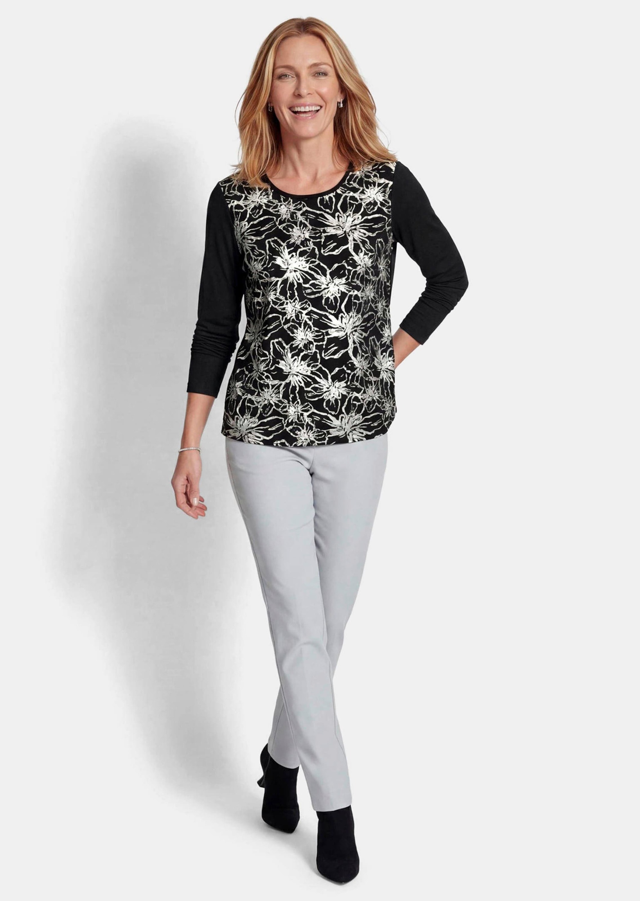 GOLDNER Kurzarmbluse »Blusenshirt mit Blumendruck« Vorderteil aus Satin mit Foilprint