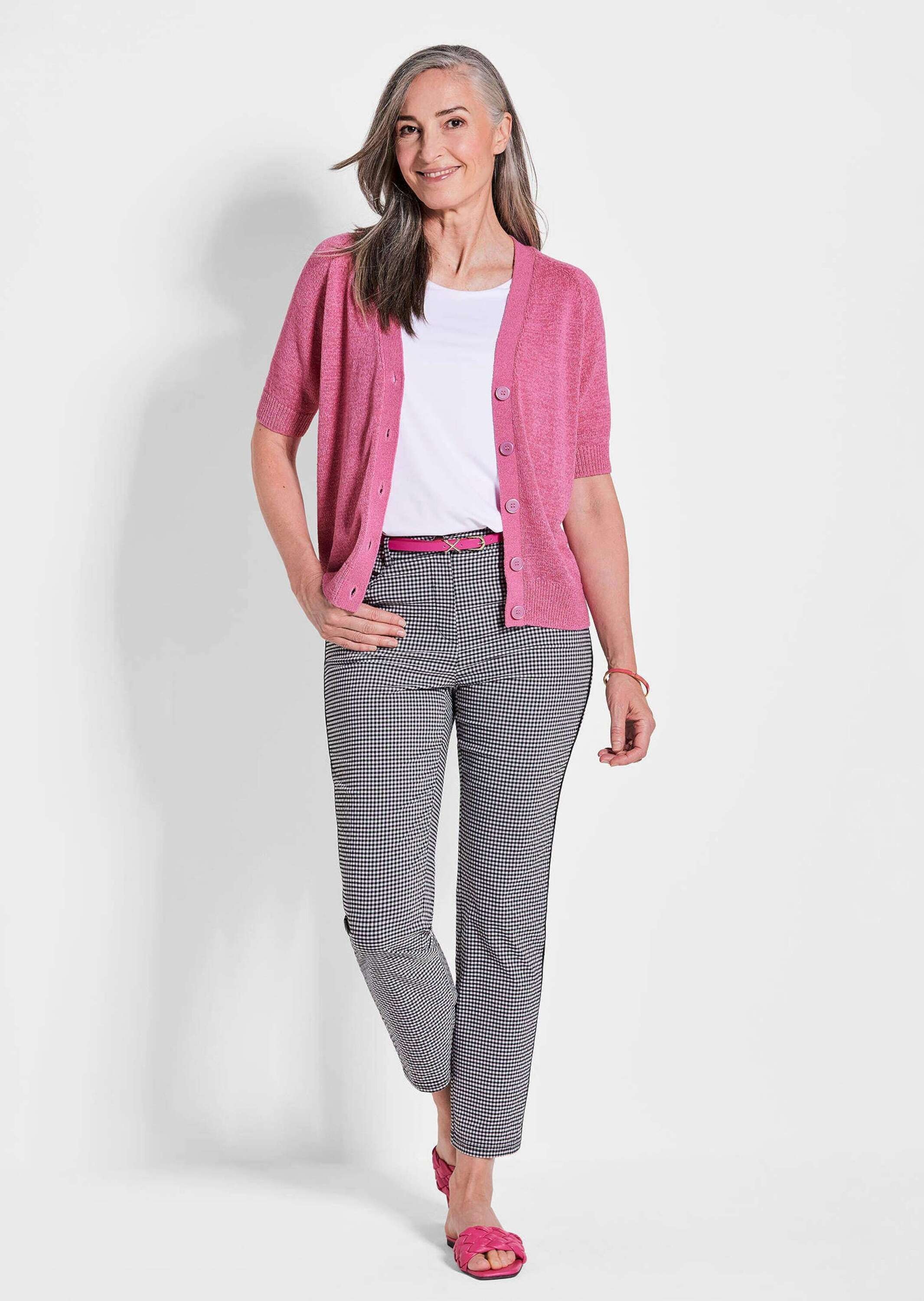 GOLDNER Strickjacke »Kurzgröße Damen Cardigan in Pink, Halbarm« Tonale Knöpfe
