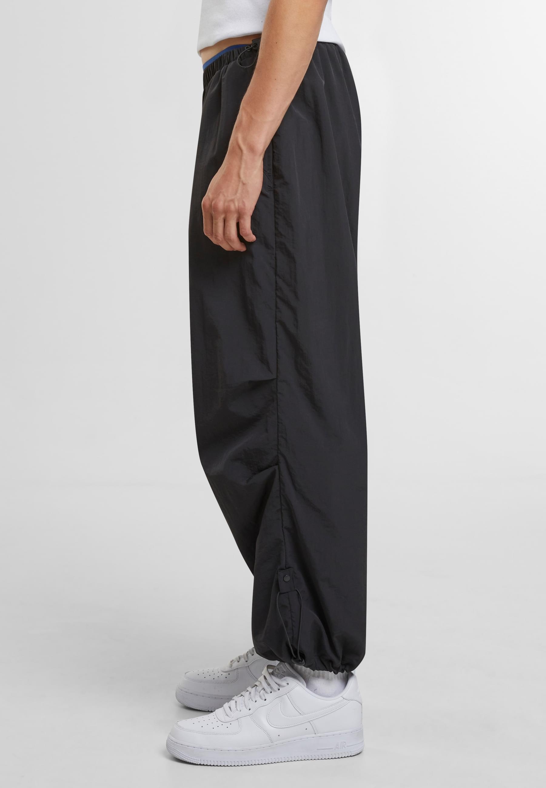 URBAN CLASSICS Stoffhose »Urban Classics Herren Nylon Parachute Pants«, (1 tlg.)