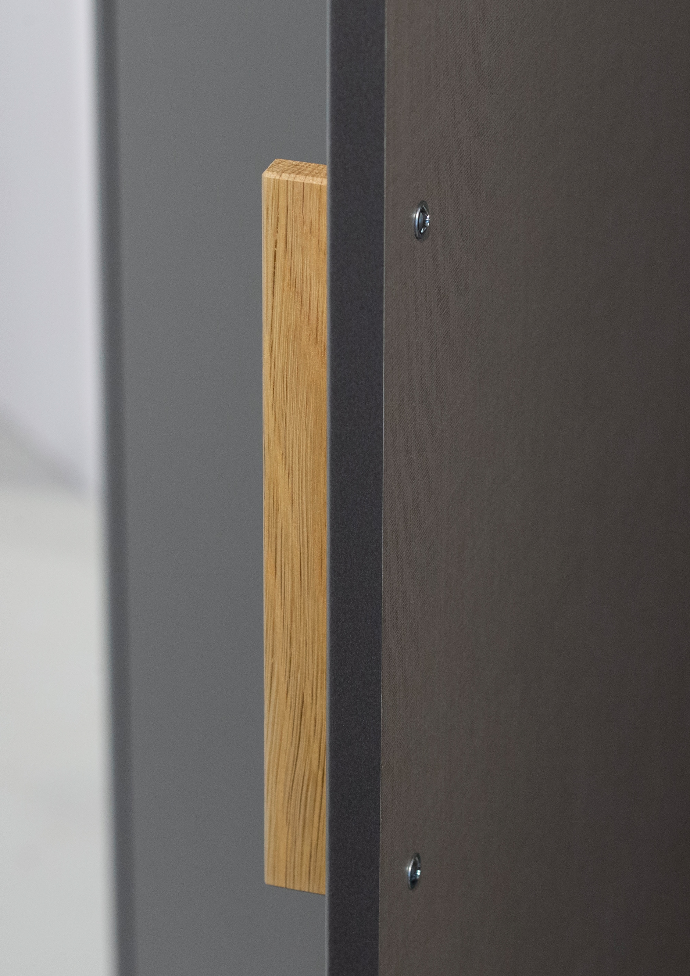 rauch Drehtürenschrank »Kleiderschrank Schrank Garderobe SHINJO Breiten 93/140/187 cm« in 3 verschiedenen Ausstattungen BASIC/CLASSIC/PREMIUM,  Griffe und Füße aus Massivholz, viel Stauraum MADE IN GERMANY