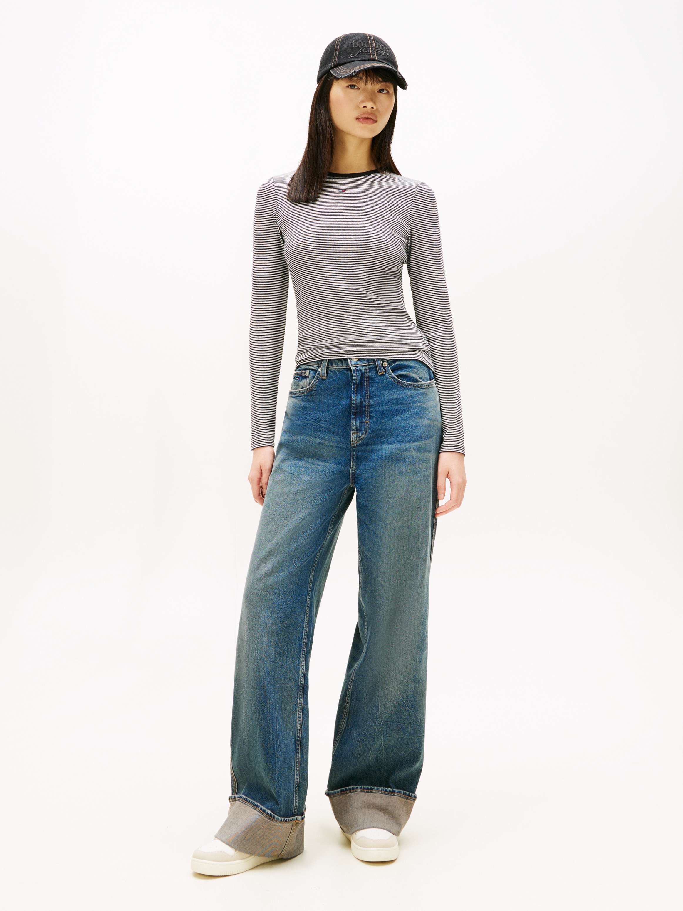 Thumbnail - Tommy Jeans Langarmshirt "TJW SLIM ESSENTIAL RIB LS" mit Logostickerei