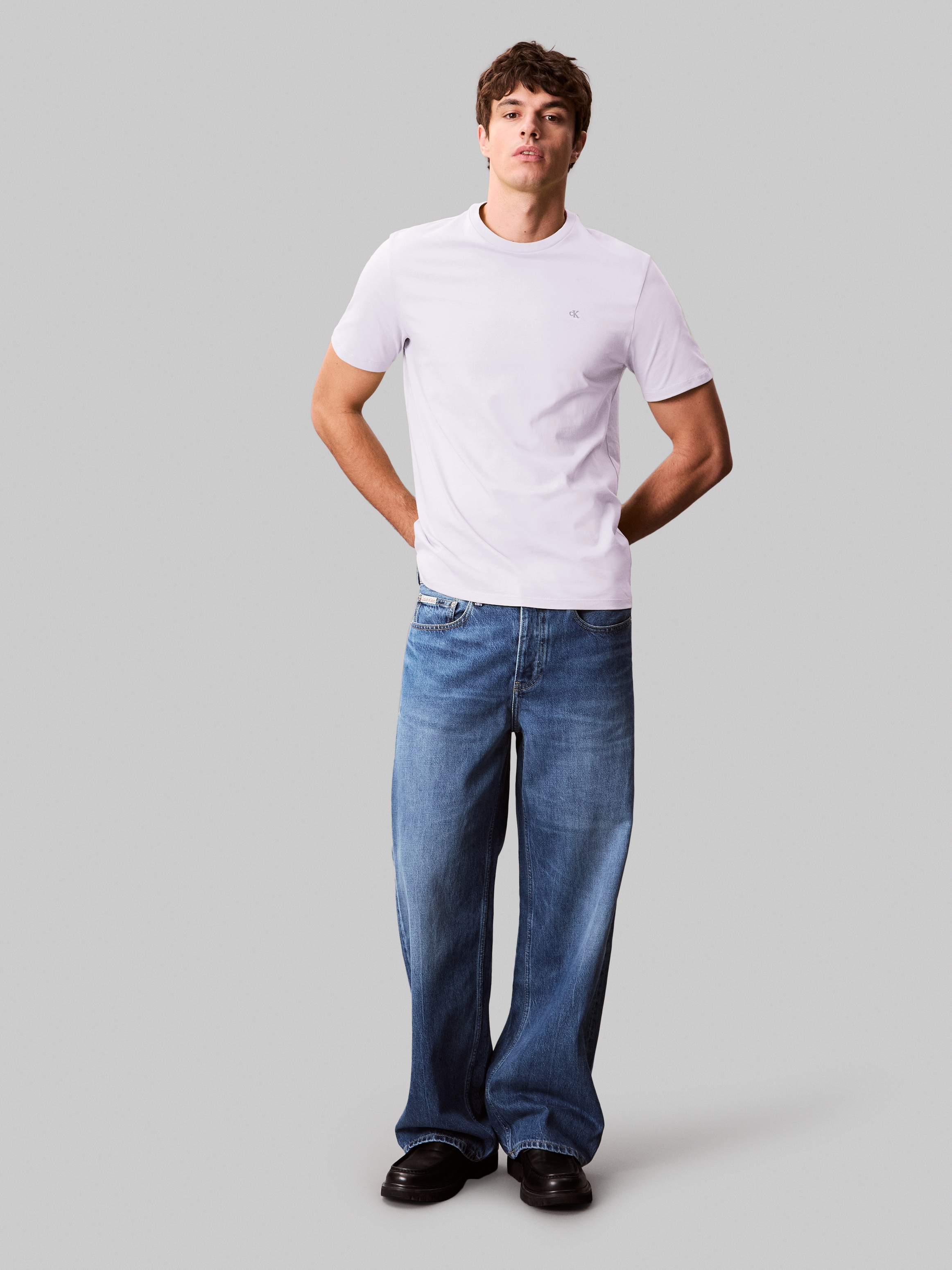 Calvin Klein Jeans T-Shirt »SS SMOOTH CTTN SOLID CREWNK TEE«, mit Logo