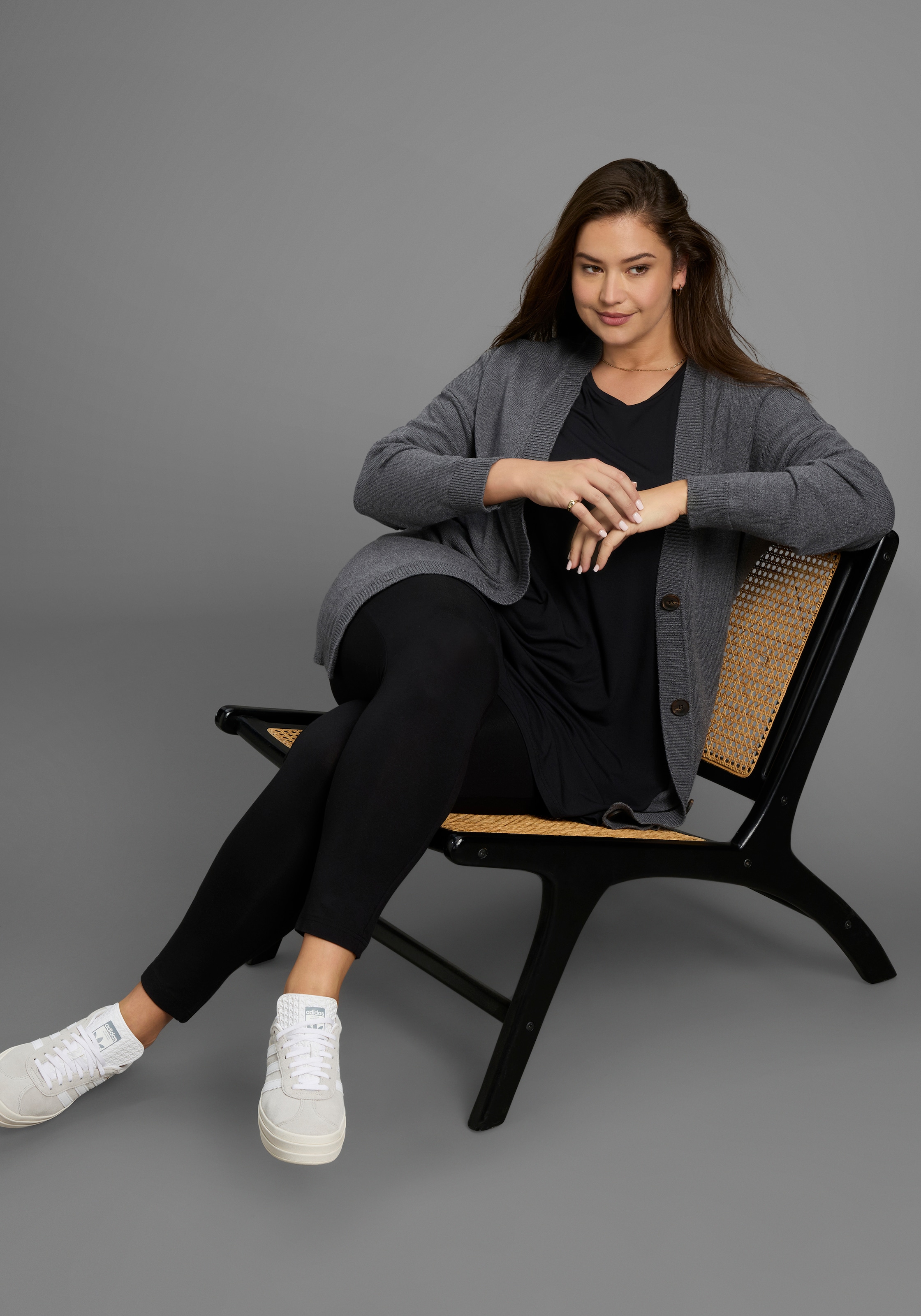 Laura Scott CURVE Strickjacke, in kuscheligem Feinstrick und hüftbedeckender Passform - GROSSE GRÖSSE