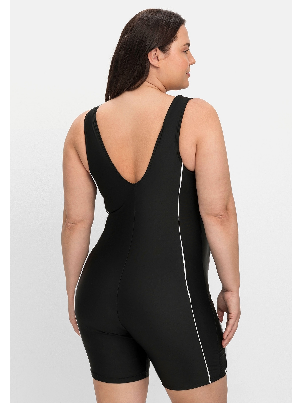 Sheego Badeanzug »Große Größen«, mit Reißverschluss und kurzem Bein