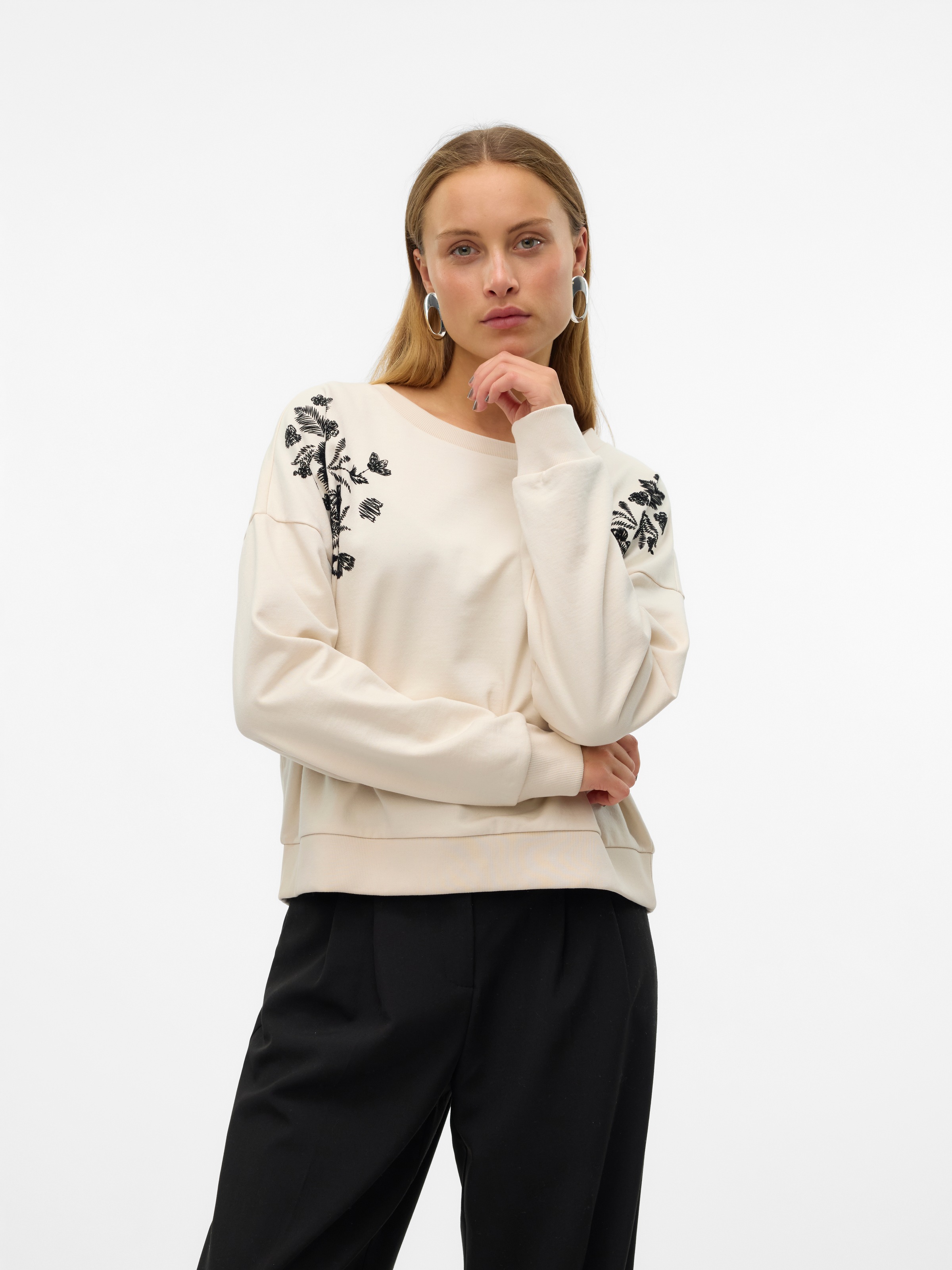 Vero Moda Sweater "VMHELEN TRINA LS SWEAT BOX JRS GA", mit Blumenprint günstig online kaufen