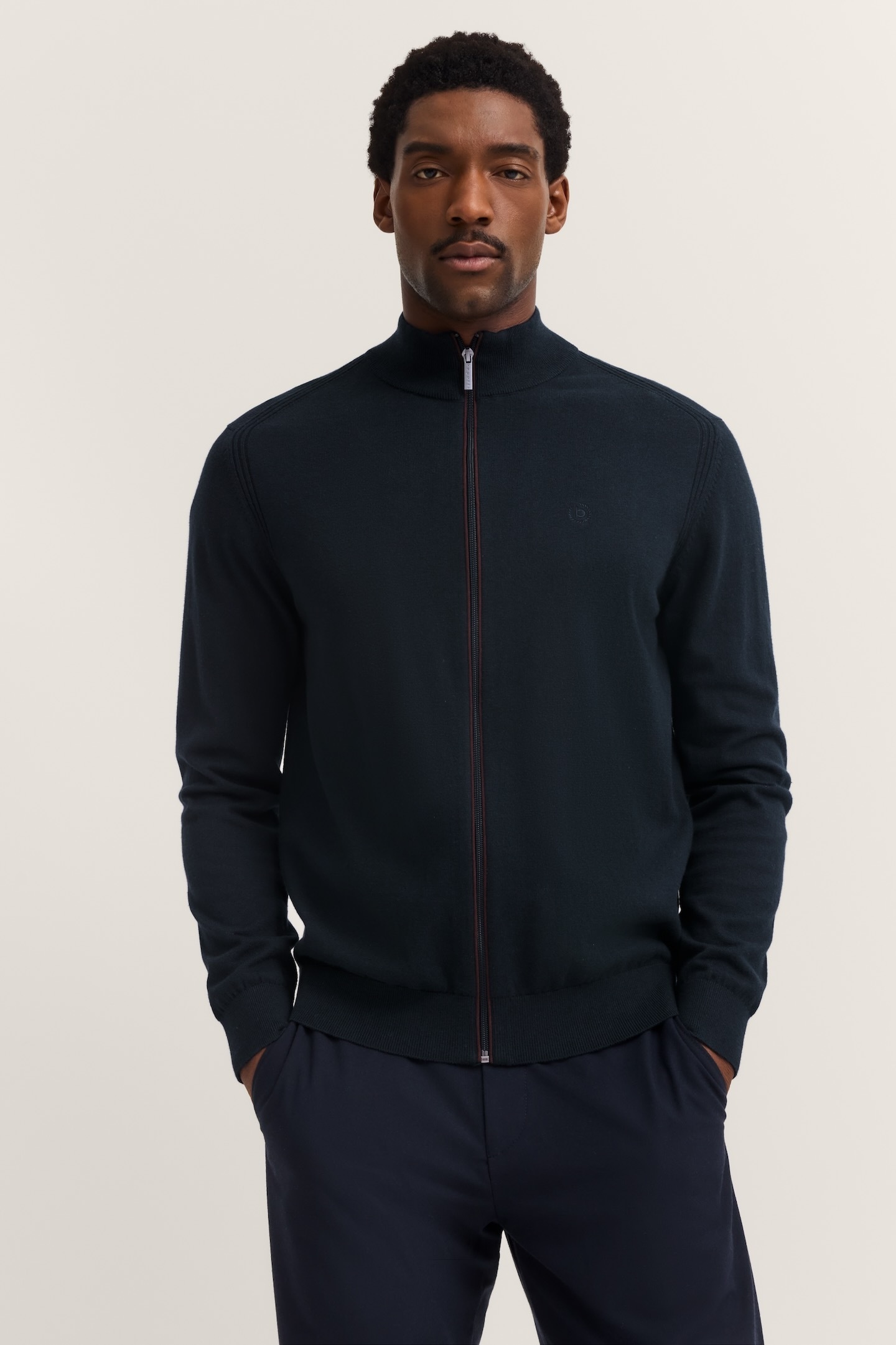 bugatti Strickjacke "Regular Fit", mit Reißverschluss und Stehkragen günstig online kaufen
